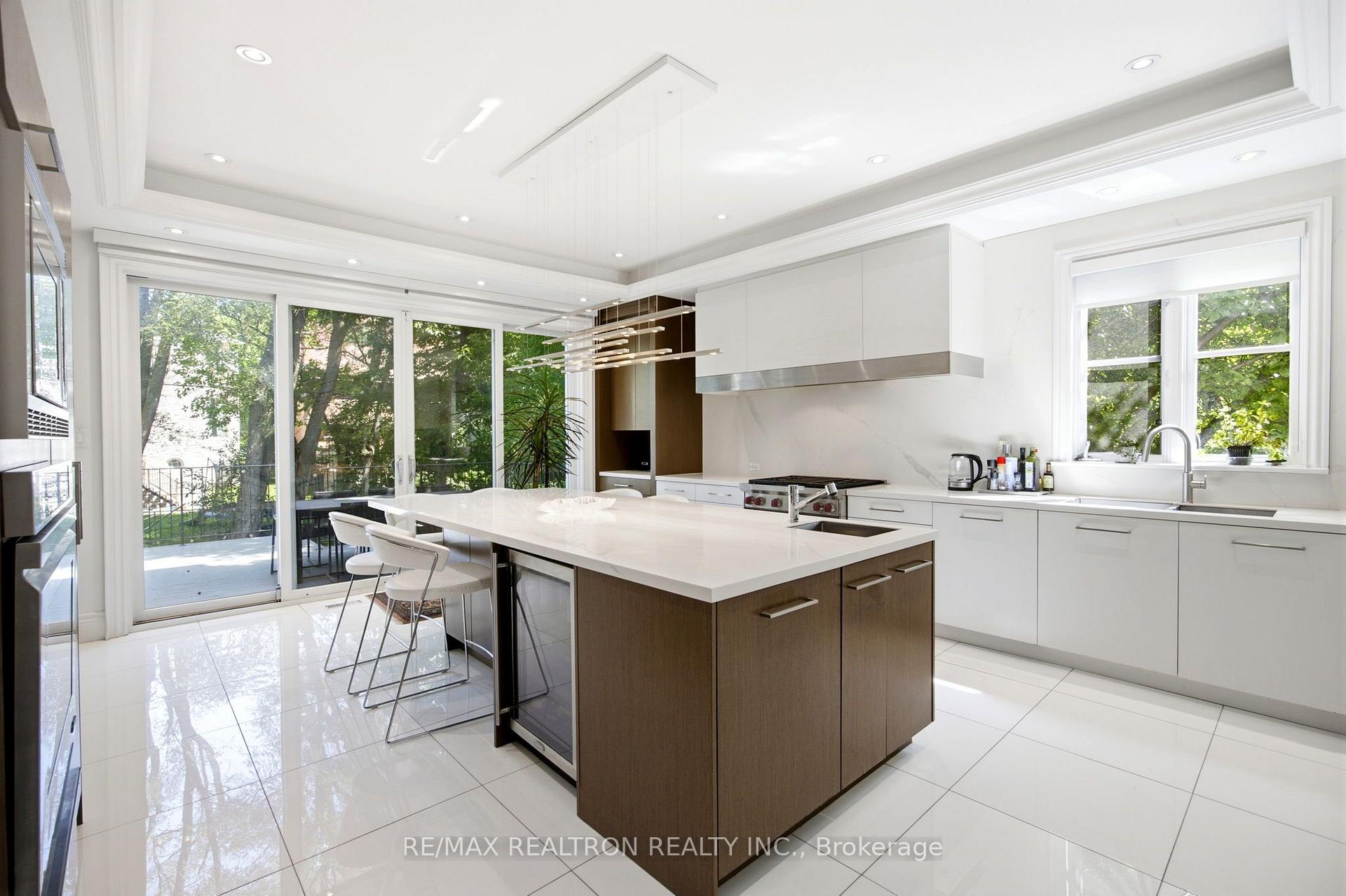 Photo 5 of 50 Viewmount Avenue, Toronto, Englemount-Lawrence — HOMEH