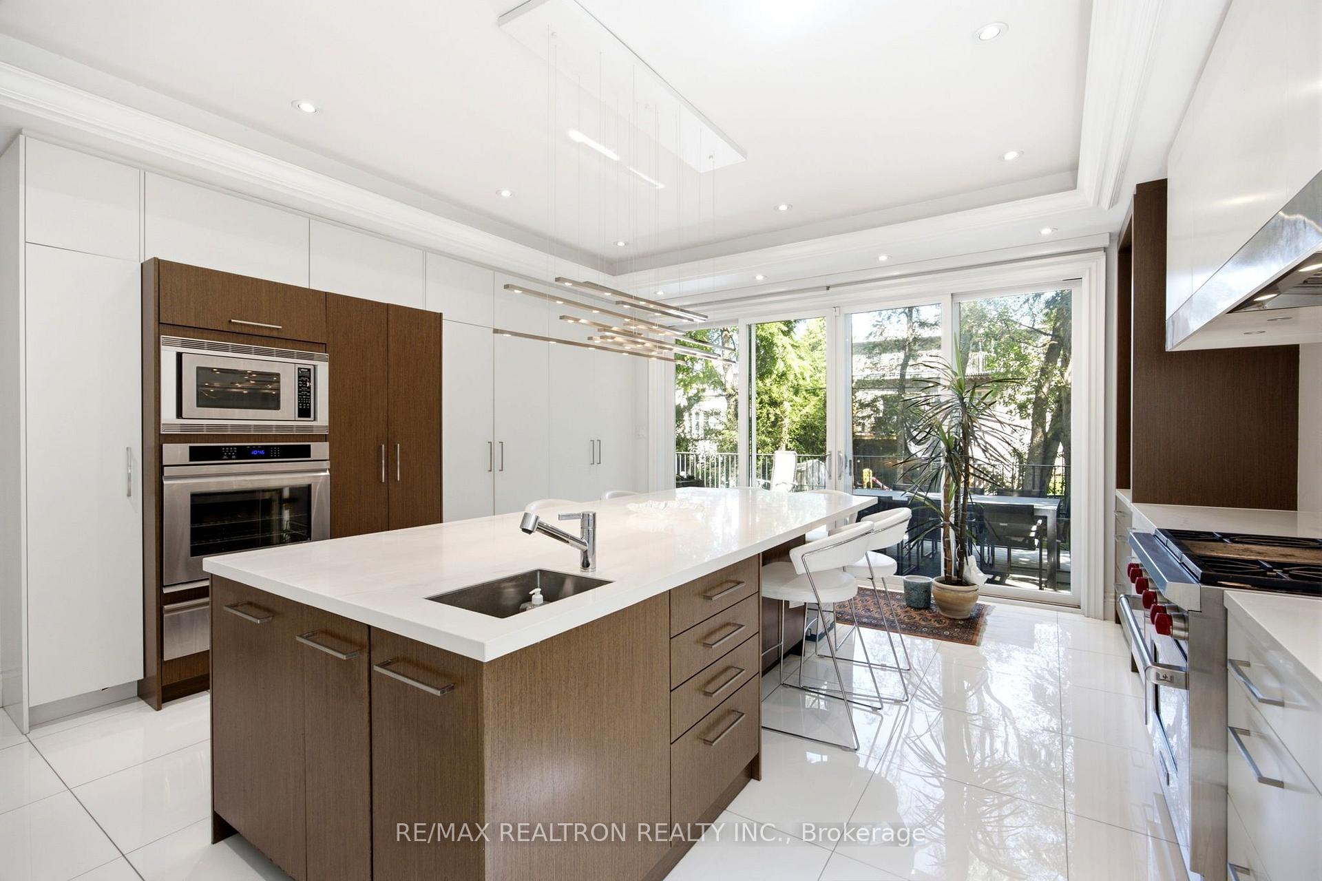 Photo 6 of 50 Viewmount Avenue, Toronto, Englemount-Lawrence — HOMEH
