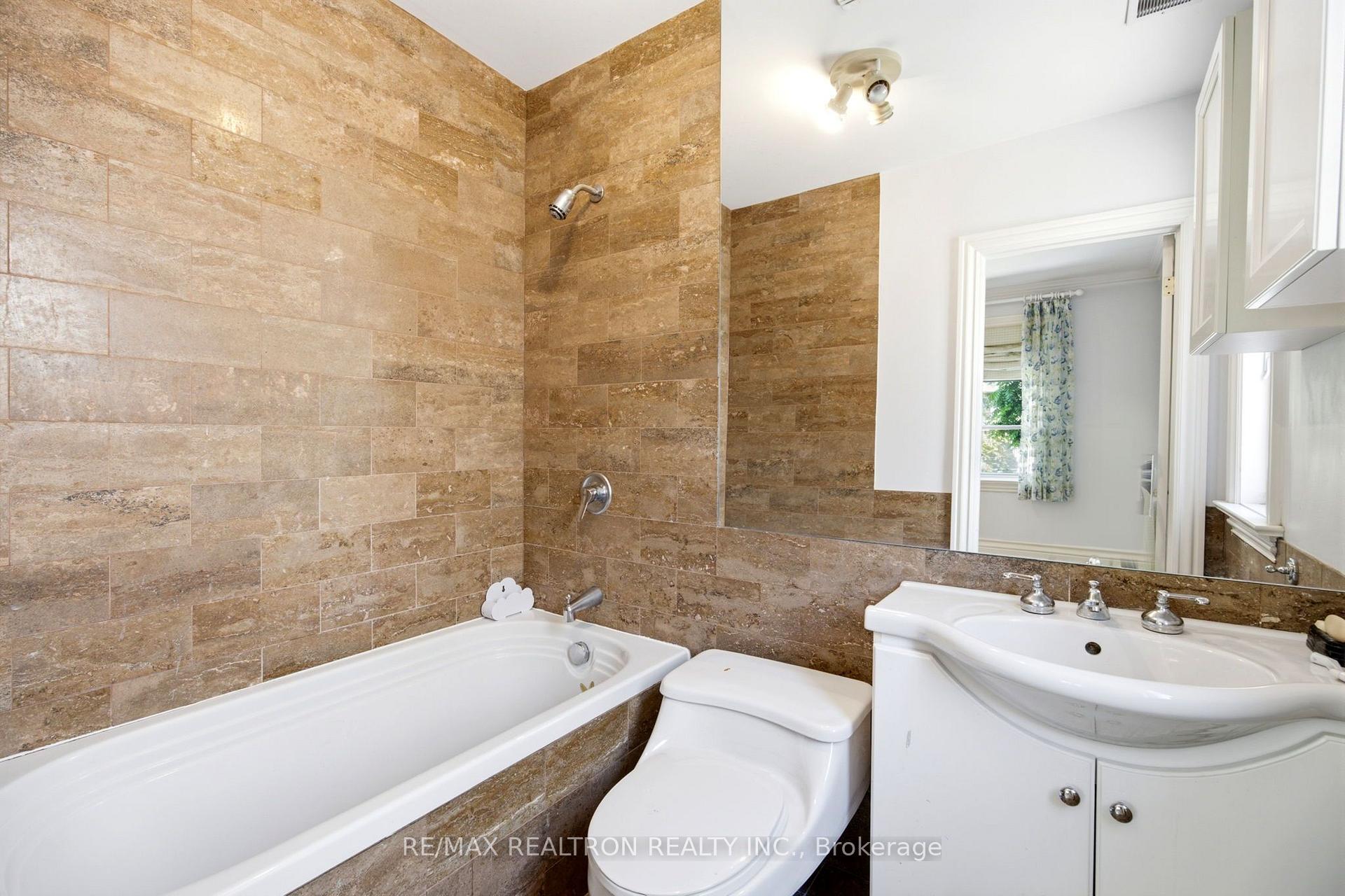 Photo 11 of 50 Viewmount Avenue, Toronto, Englemount-Lawrence — HOMEH