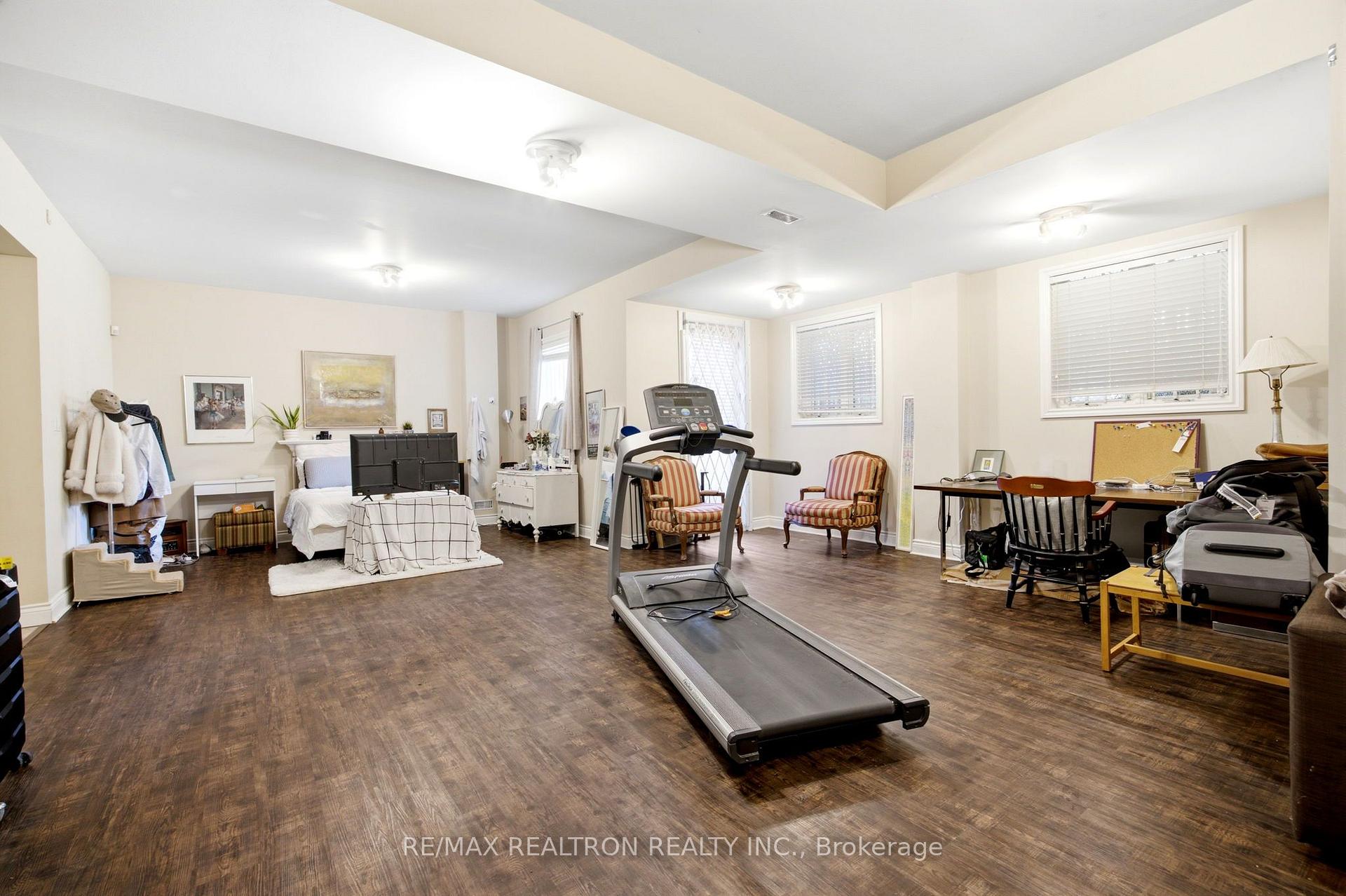 Photo 12 of 50 Viewmount Avenue, Toronto, Englemount-Lawrence — HOMEH