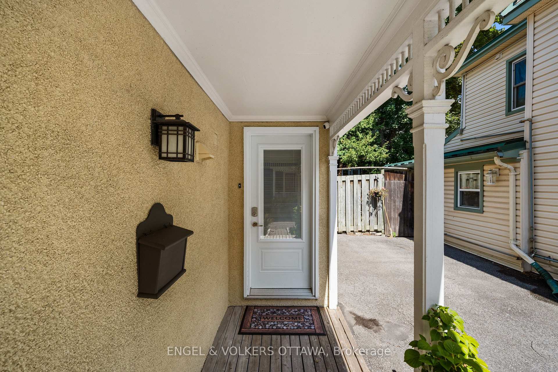 Photo 2 of 4 Avon Lane, Ottawa, New Edinburgh — HOMEH