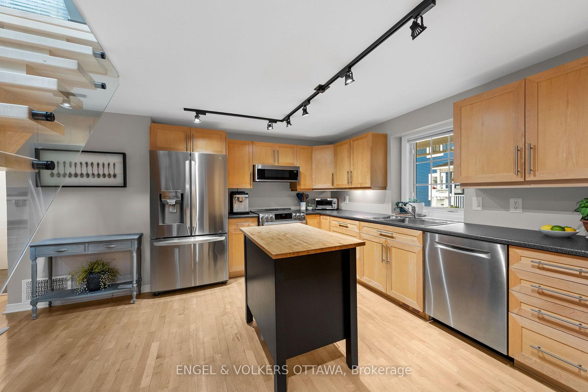 Photo 10 of 4 Avon Lane, Ottawa, New Edinburgh — HOMEH