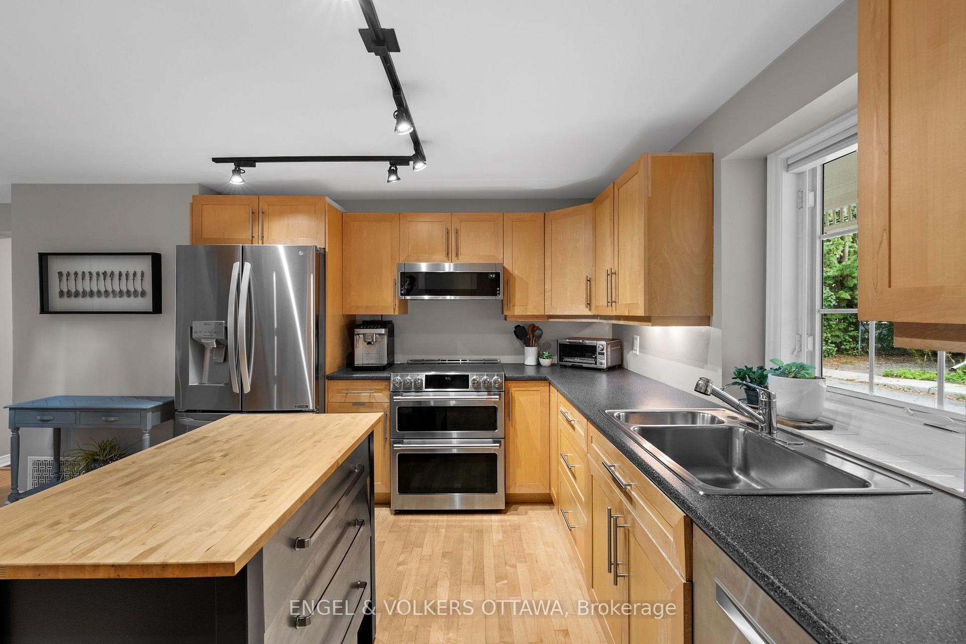 Photo 11 of 4 Avon Lane, Ottawa, New Edinburgh — HOMEH