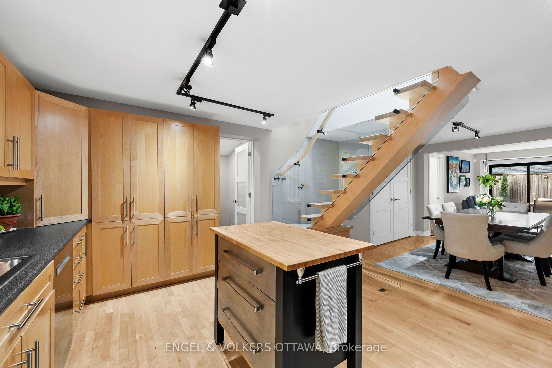 Photo 13 of 4 Avon Lane, Ottawa, New Edinburgh — HOMEH