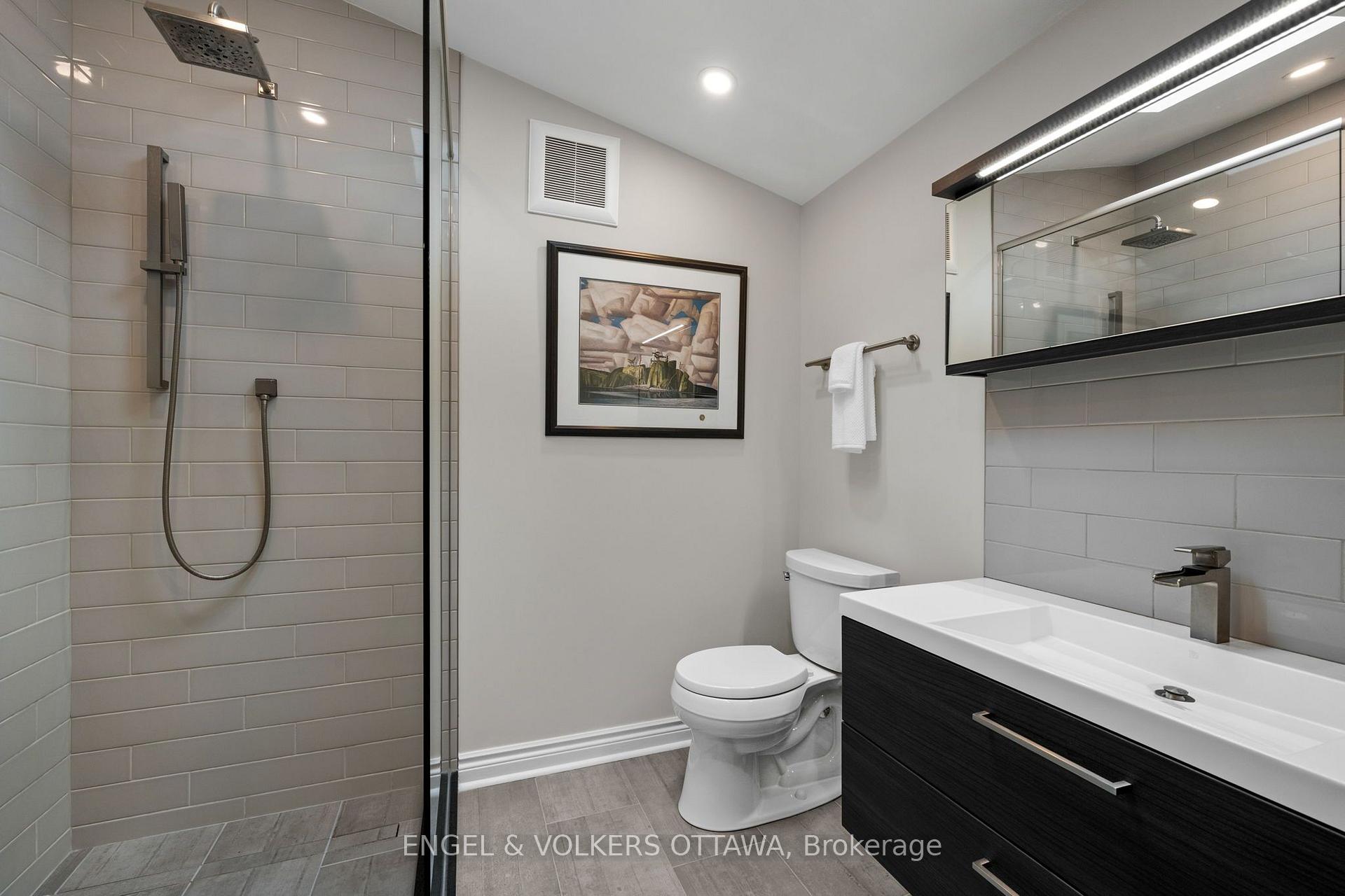 Photo 22 of 4 Avon Lane, Ottawa, New Edinburgh — HOMEH
