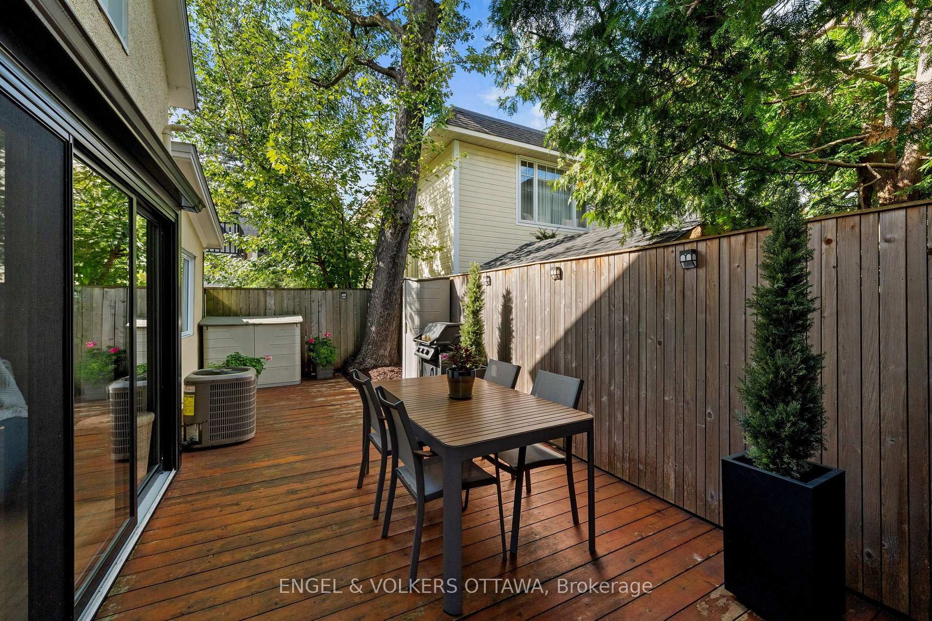 Photo 35 of 4 Avon Lane, Ottawa, New Edinburgh — HOMEH