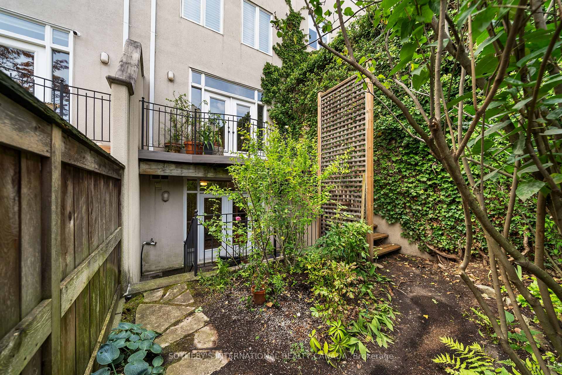 Photo 4 of 213 Walmer Road, Toronto, Casa Loma — HOMEH