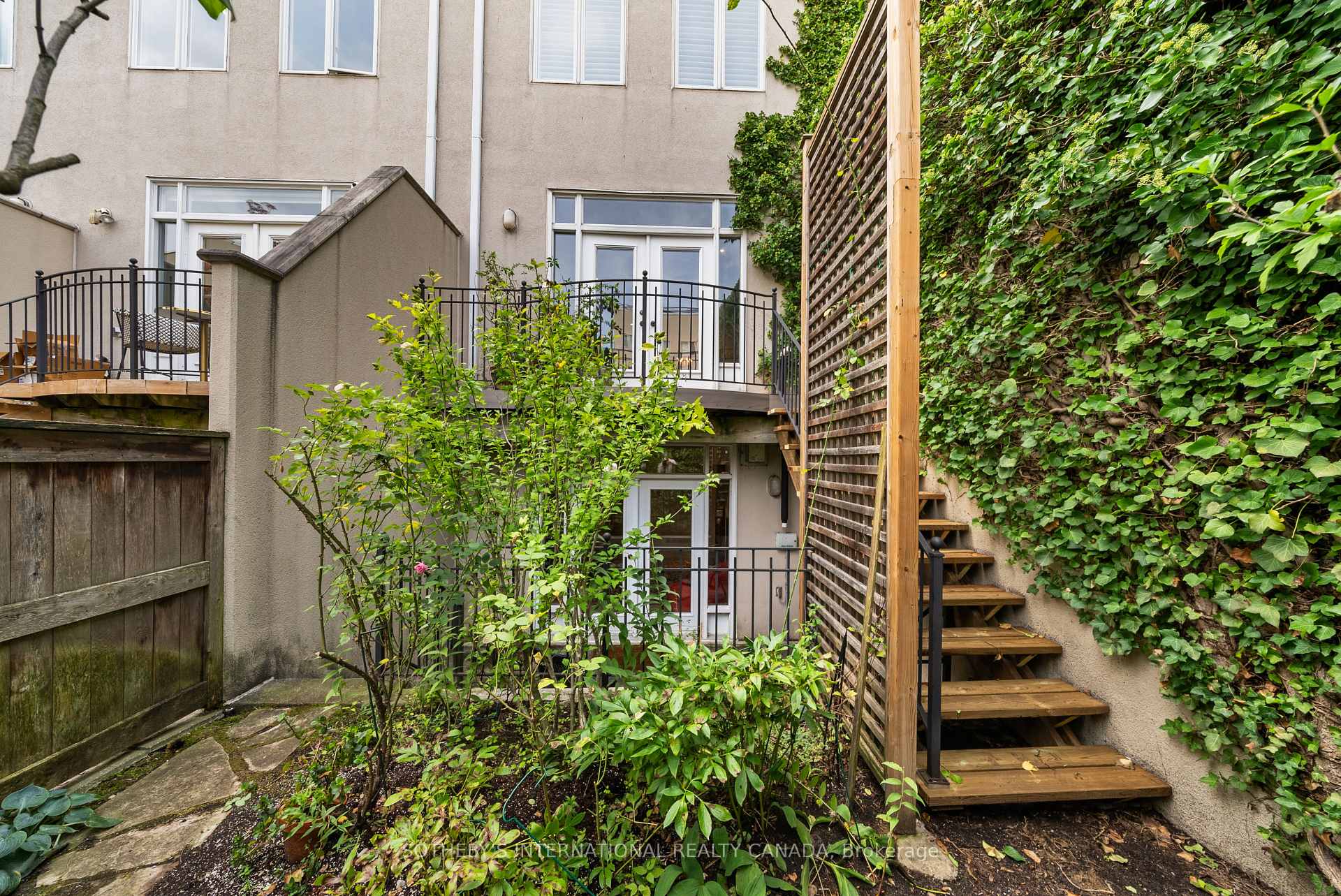 Photo 6 of 213 Walmer Road, Toronto, Casa Loma — HOMEH
