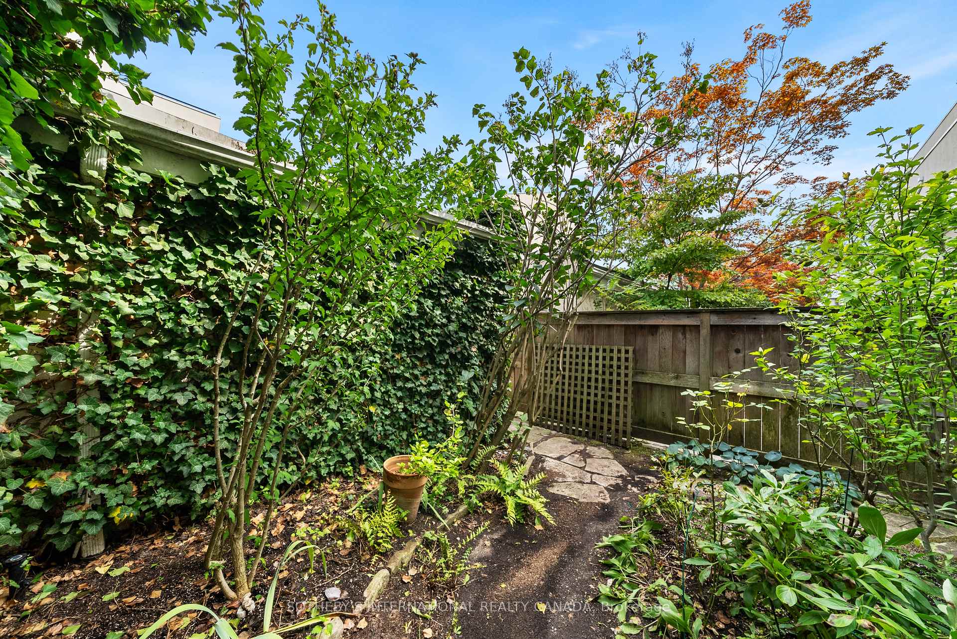 Photo 8 of 213 Walmer Road, Toronto, Casa Loma — HOMEH