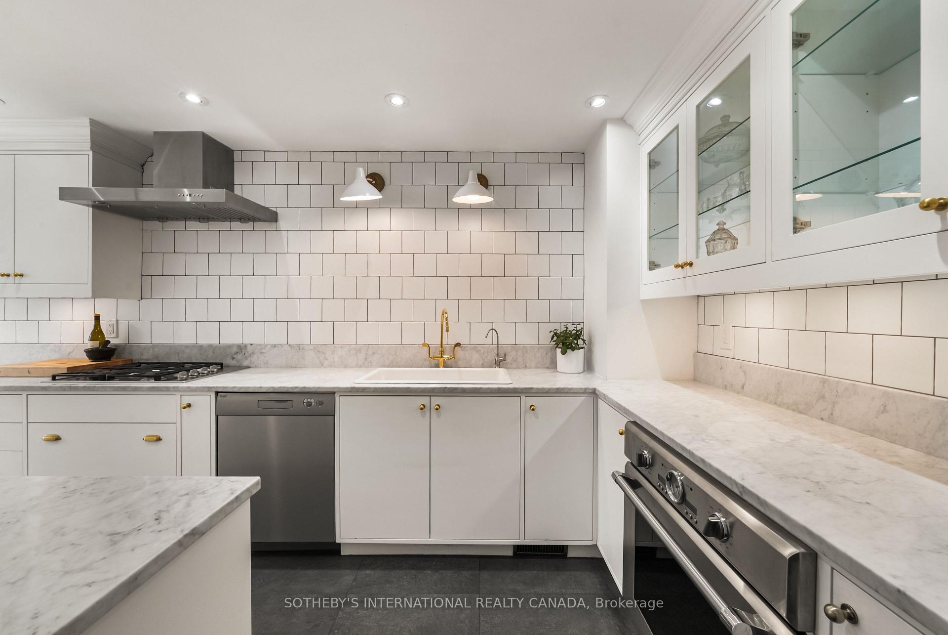 Photo 18 of 213 Walmer Road, Toronto, Casa Loma — HOMEH