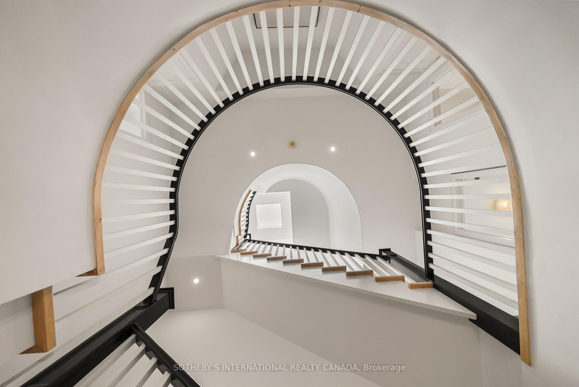 Photo 32 of 213 Walmer Road, Toronto, Casa Loma — HOMEH