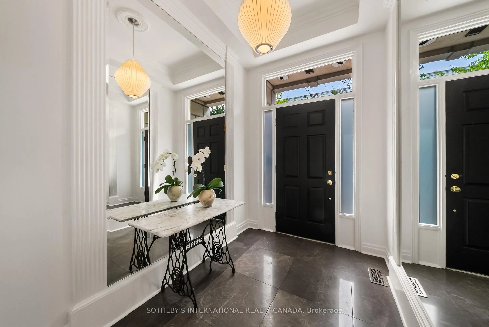 Photo 3 of 213 Walmer Road, Toronto, Casa Loma — HOMEH