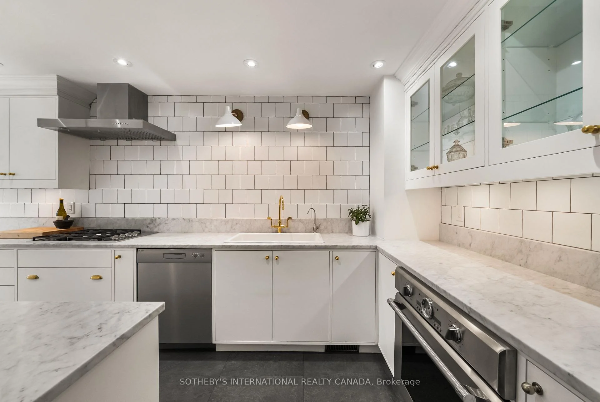 Photo 7 of 213 Walmer Road, Toronto, Casa Loma — HOMEH