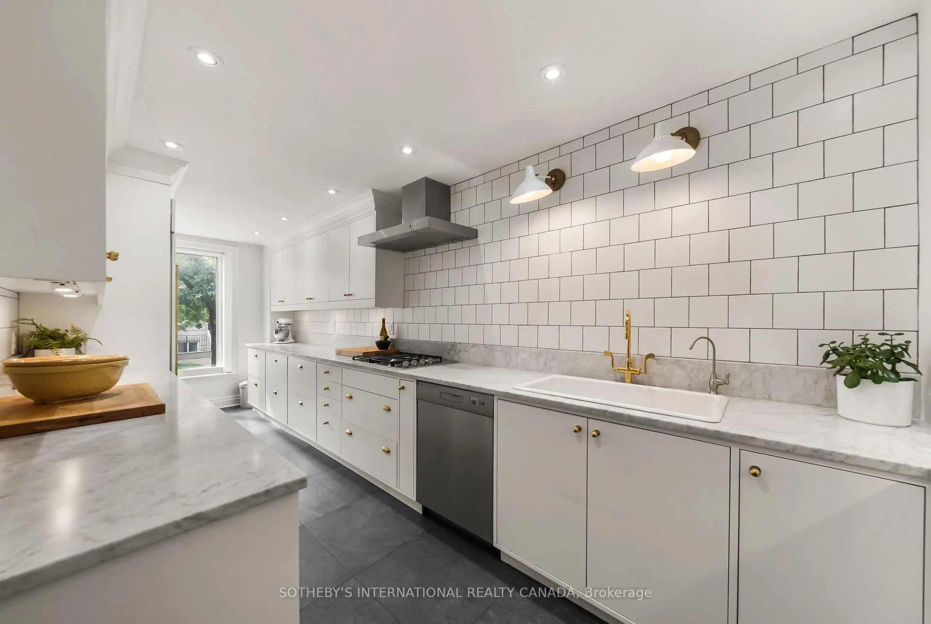 Photo 9 of 213 Walmer Road, Toronto, Casa Loma — HOMEH