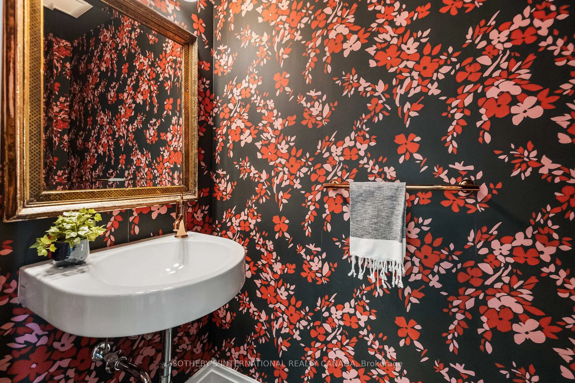 Photo 17 of 213 Walmer Road, Toronto, Casa Loma — HOMEH