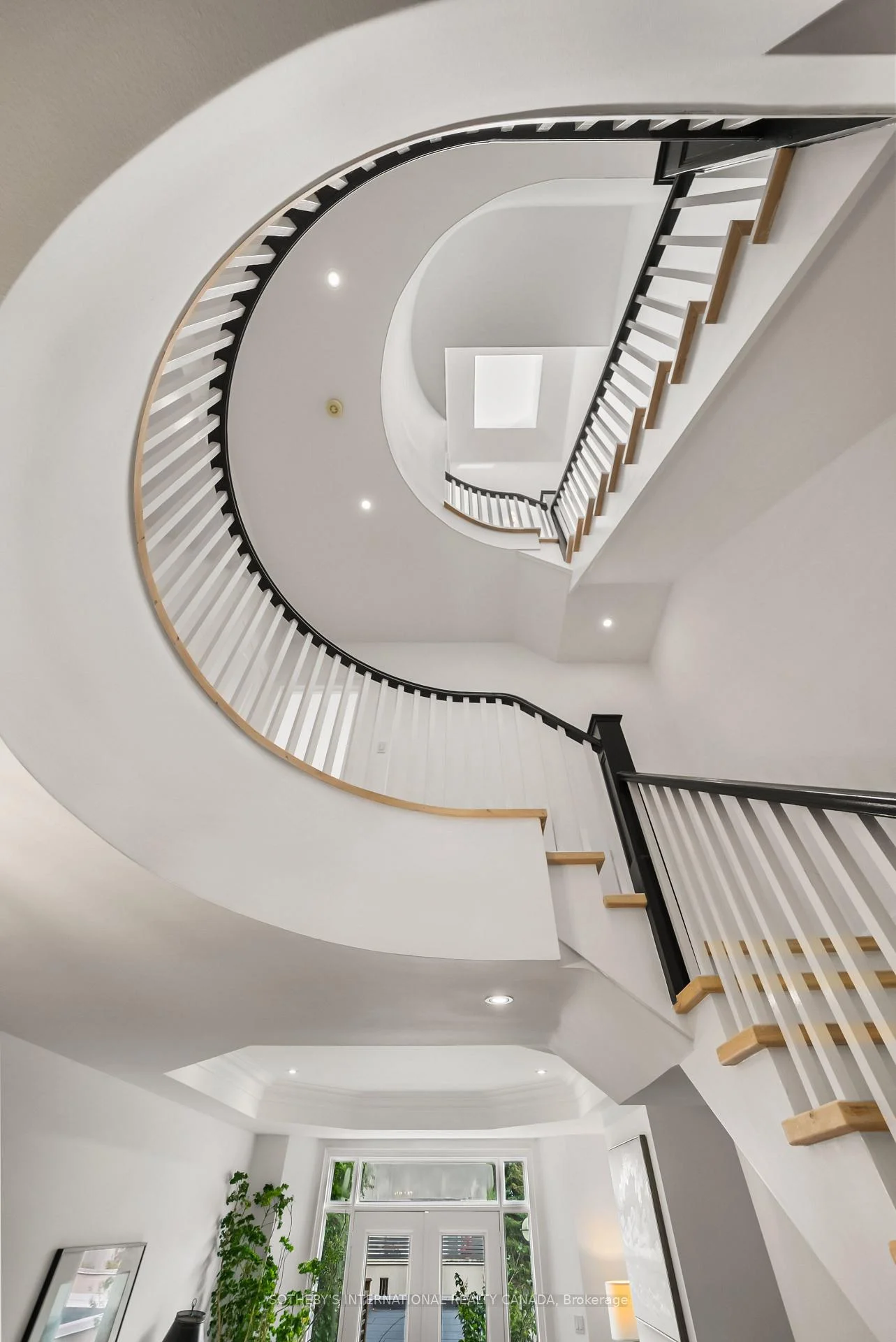 Photo 25 of 213 Walmer Road, Toronto, Casa Loma — HOMEH