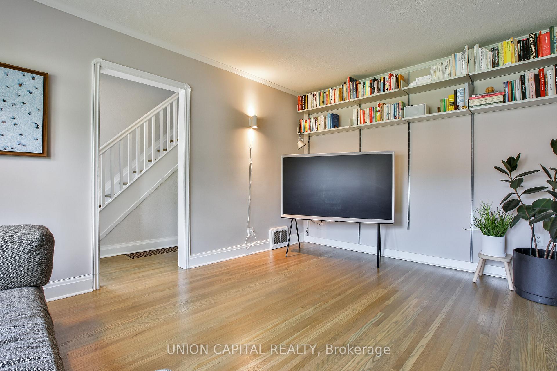 Photo 3 of 81 Thursfield Crescent, Toronto, Leaside — HOMEH