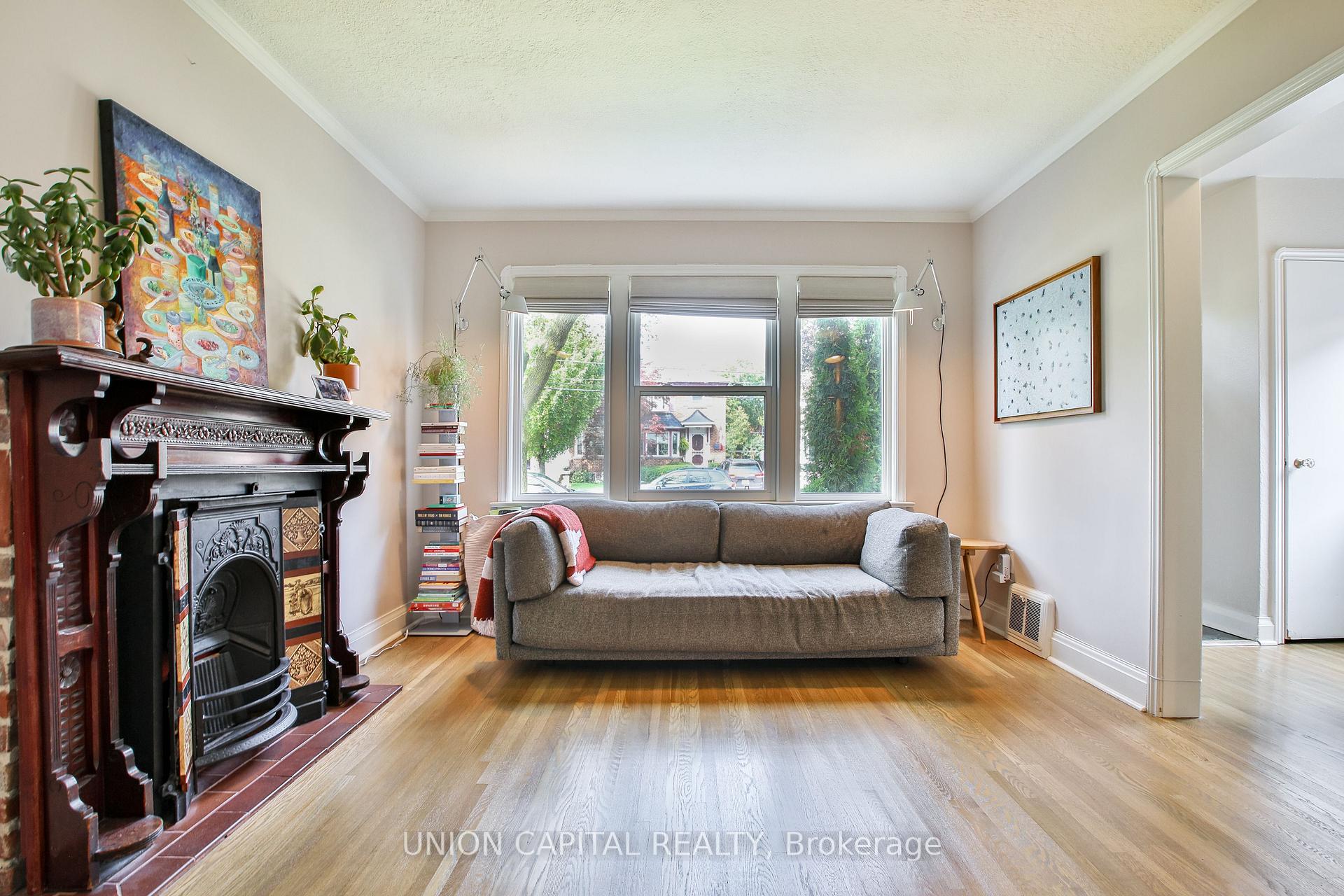 Photo 5 of 81 Thursfield Crescent, Toronto, Leaside — HOMEH