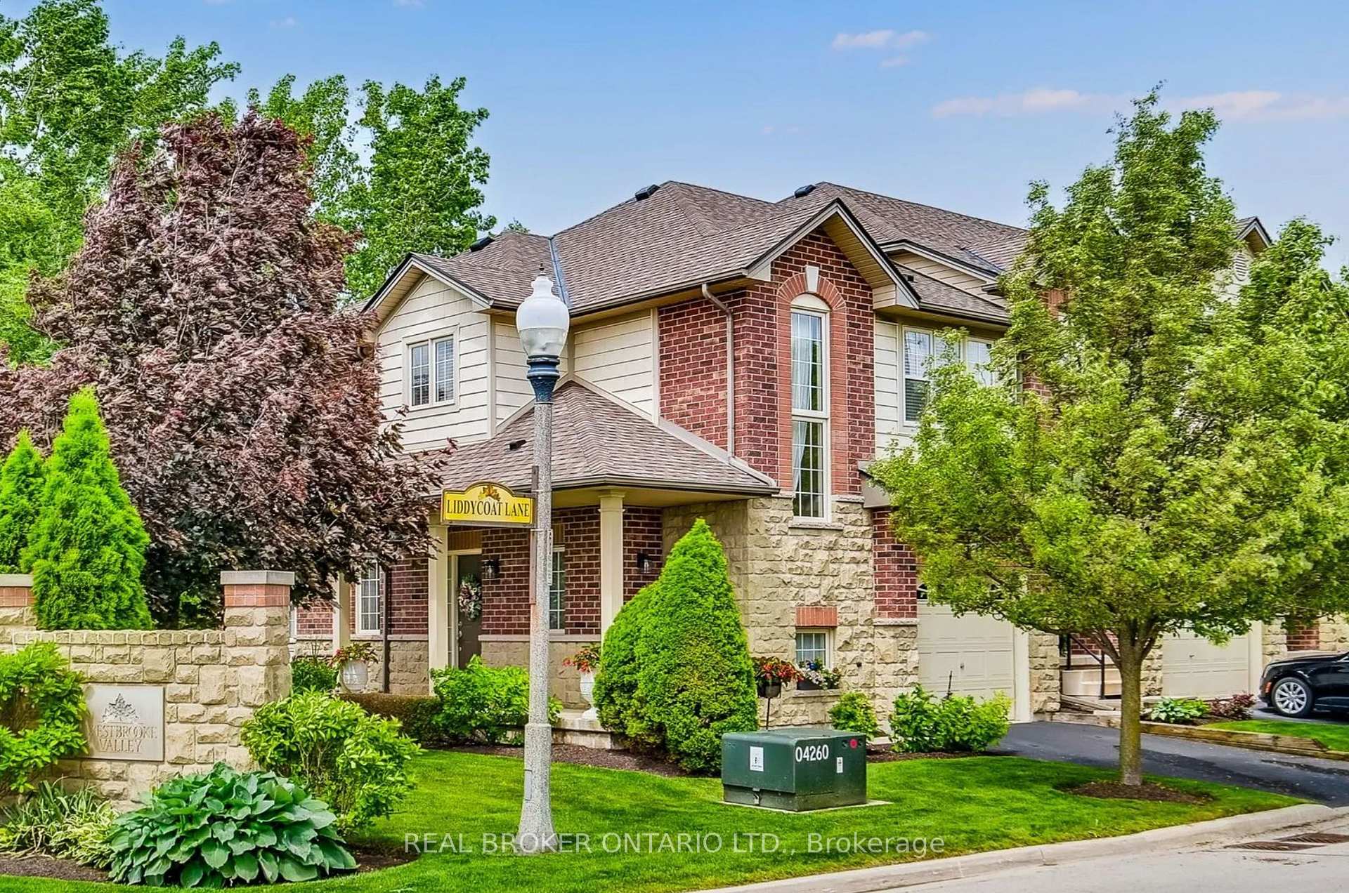 Photo 3 of 5 Liddycoat Lane, Hamilton, Ancaster — HOMEH