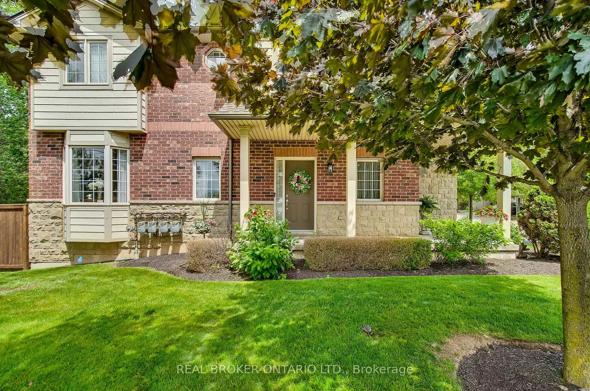 Photo 4 of 5 Liddycoat Lane, Hamilton, Ancaster — HOMEH