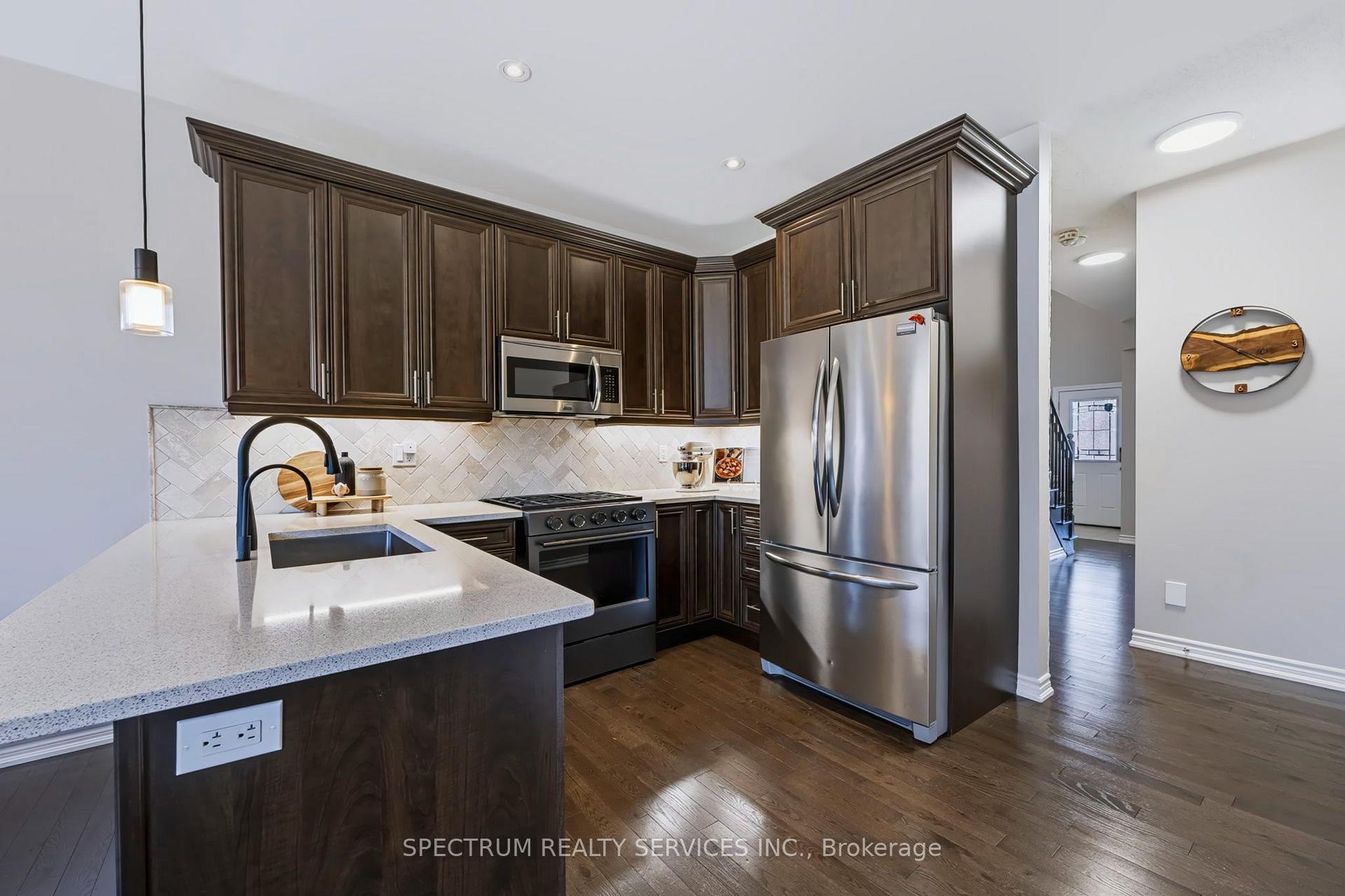 Photo 16 of 69 Strachan Trail, New Tecumseth, Beeton — HOMEH