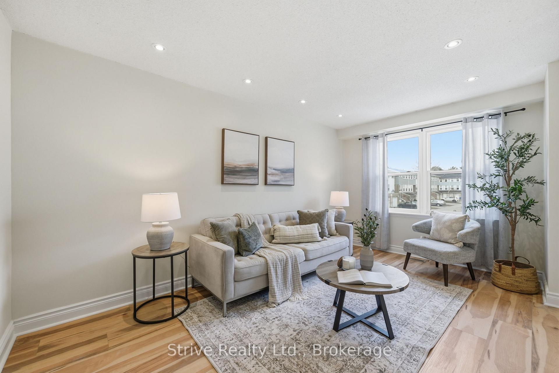 Photo 4 of Unit 33, 1718 John Street, Markham, Bayview Fairway-Bayview Country Club Estates — HOMEH