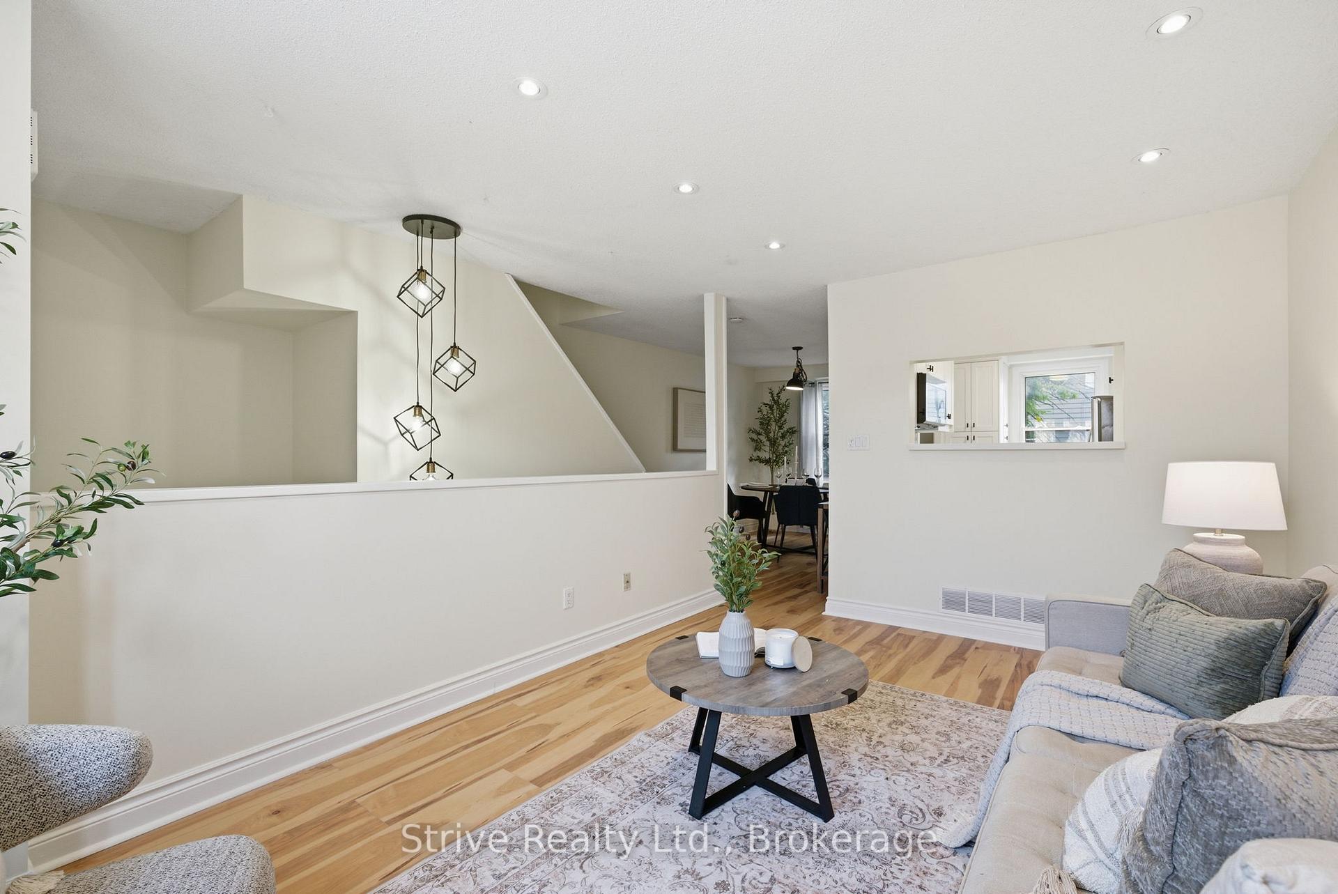 Photo 5 of Unit 33, 1718 John Street, Markham, Bayview Fairway-Bayview Country Club Estates — HOMEH