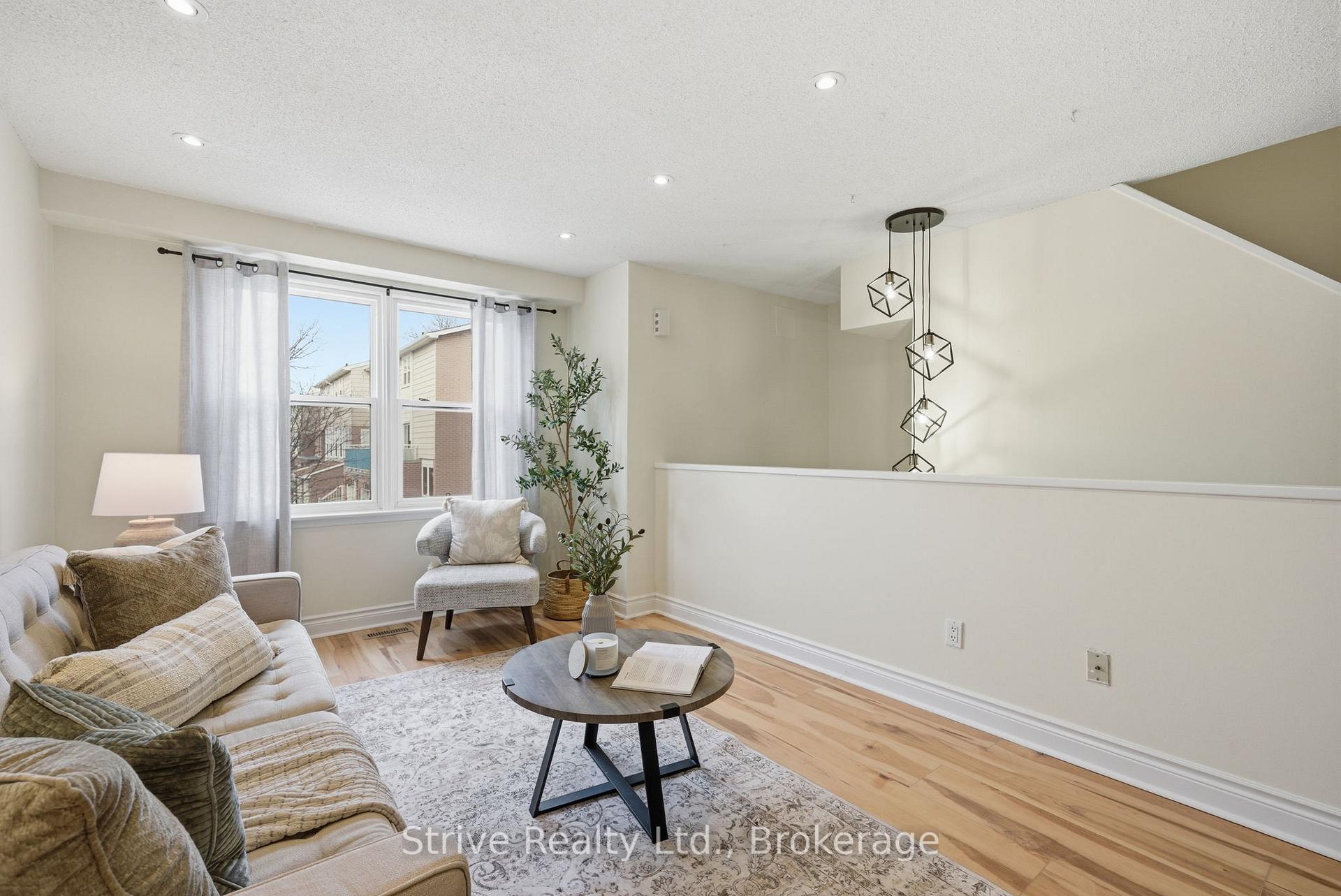 Photo 6 of Unit 33, 1718 John Street, Markham, Bayview Fairway-Bayview Country Club Estates — HOMEH