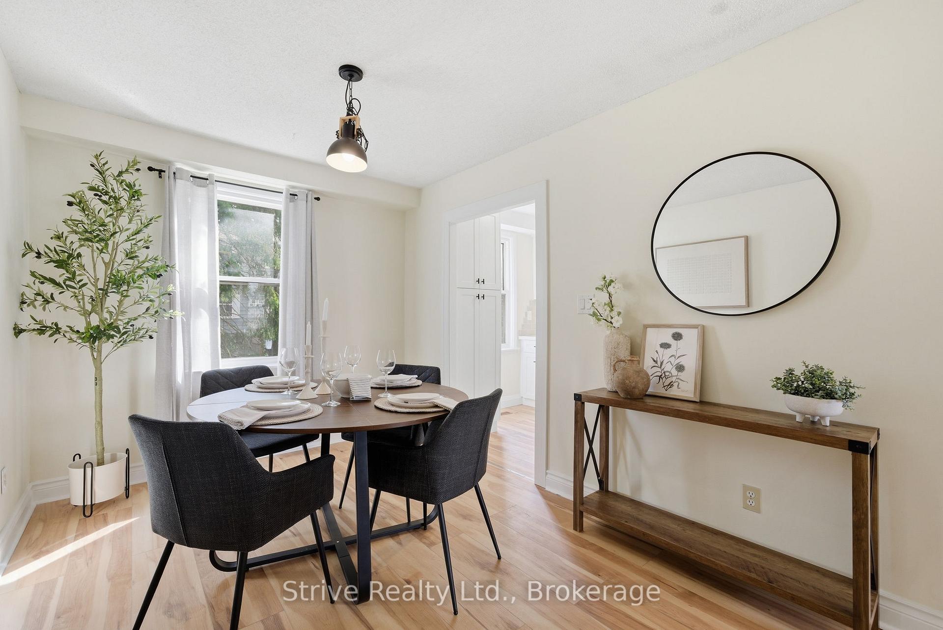 Photo 8 of Unit 33, 1718 John Street, Markham, Bayview Fairway-Bayview Country Club Estates — HOMEH