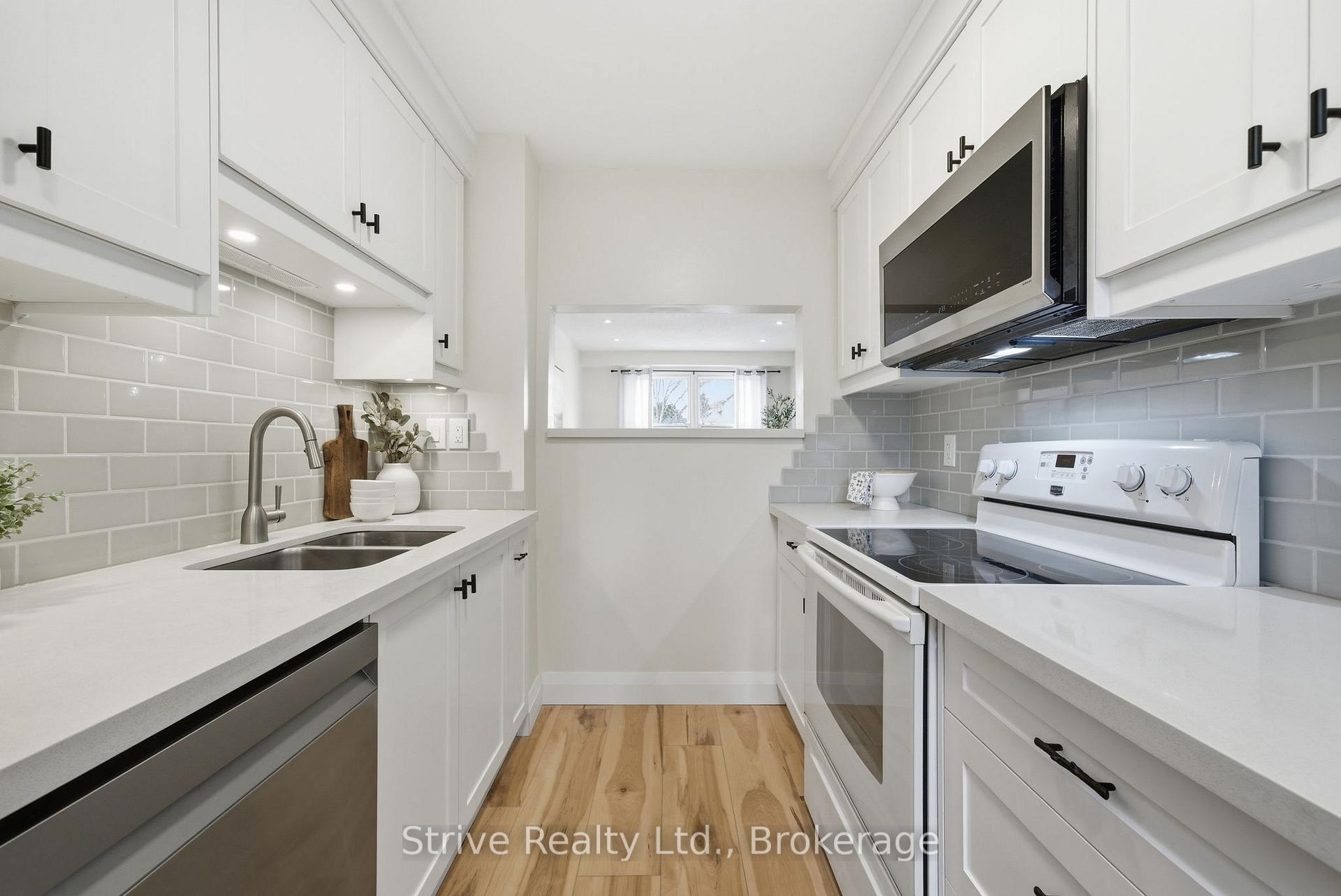 Photo 9 of Unit 33, 1718 John Street, Markham, Bayview Fairway-Bayview Country Club Estates — HOMEH