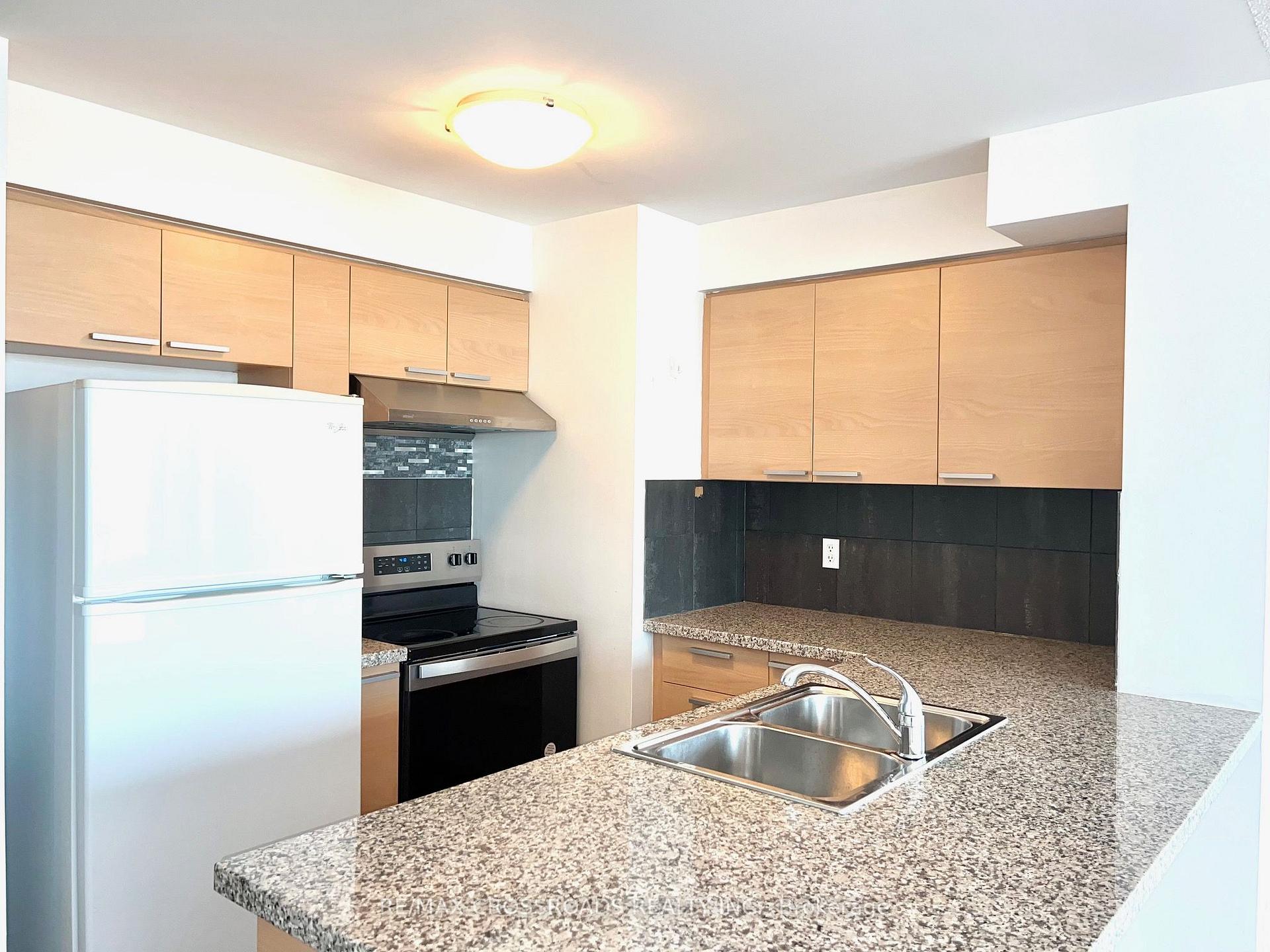 Photo 3 of Unit Ph 10, 16 Harrison Garden Boulevard, North York, Willowdale East — HOMEH