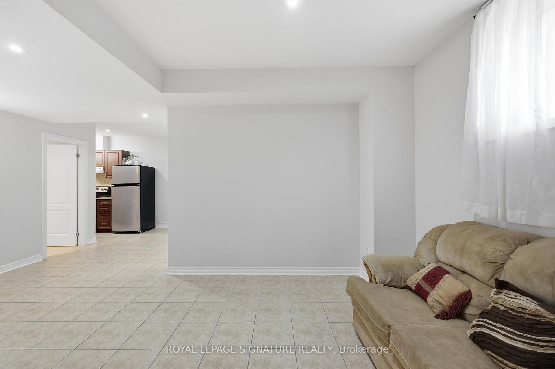 Photo 2 of Unit Bsmt, 221 Peak Point Boulevard, Vaughan, Rural Vaughan — HOMEH