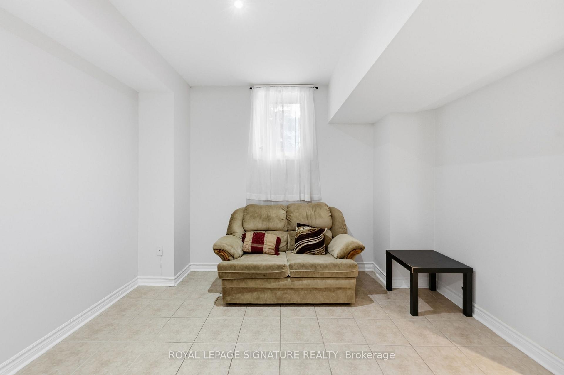 Photo 3 of Unit Bsmt, 221 Peak Point Boulevard, Vaughan, Rural Vaughan — HOMEH