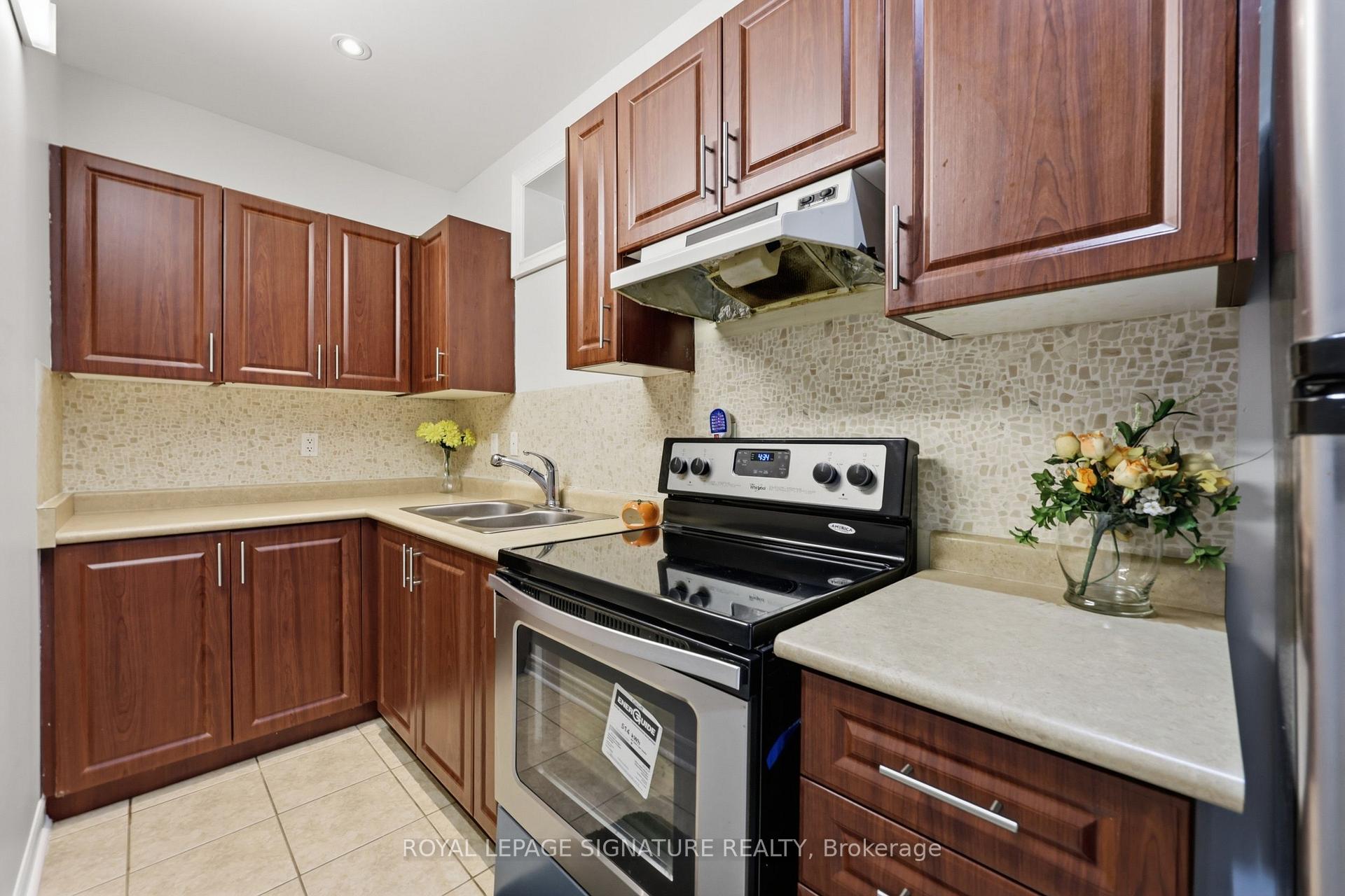 Photo 4 of Unit Bsmt, 221 Peak Point Boulevard, Vaughan, Rural Vaughan — HOMEH