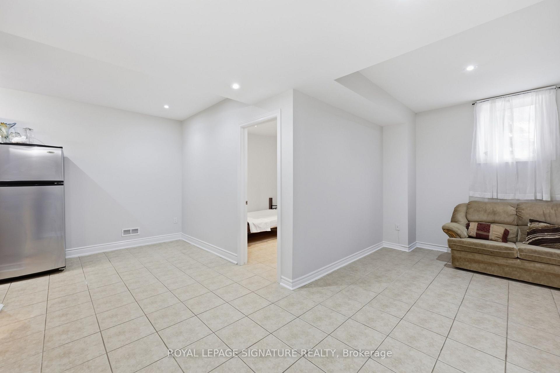 Photo 6 of Unit Bsmt, 221 Peak Point Boulevard, Vaughan, Rural Vaughan — HOMEH