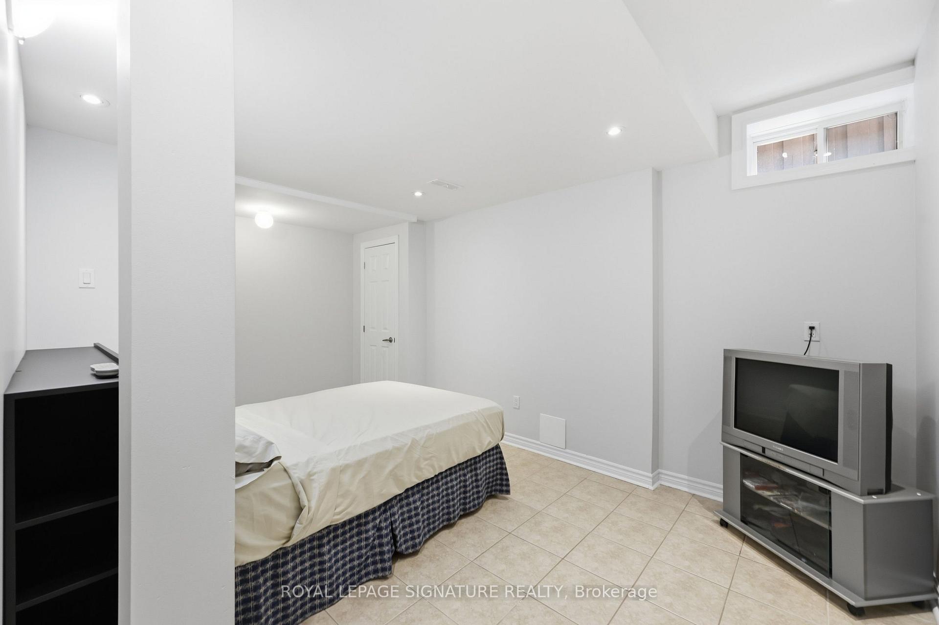 Photo 10 of Unit Bsmt, 221 Peak Point Boulevard, Vaughan, Rural Vaughan — HOMEH