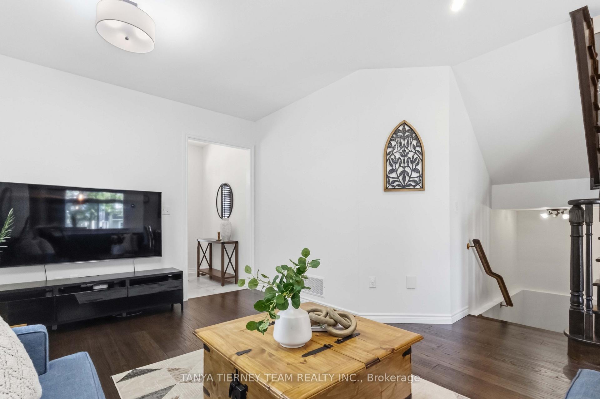 Photo 10 of 26 Chiswick Avenue, Whitby, Brooklin — HOMEH