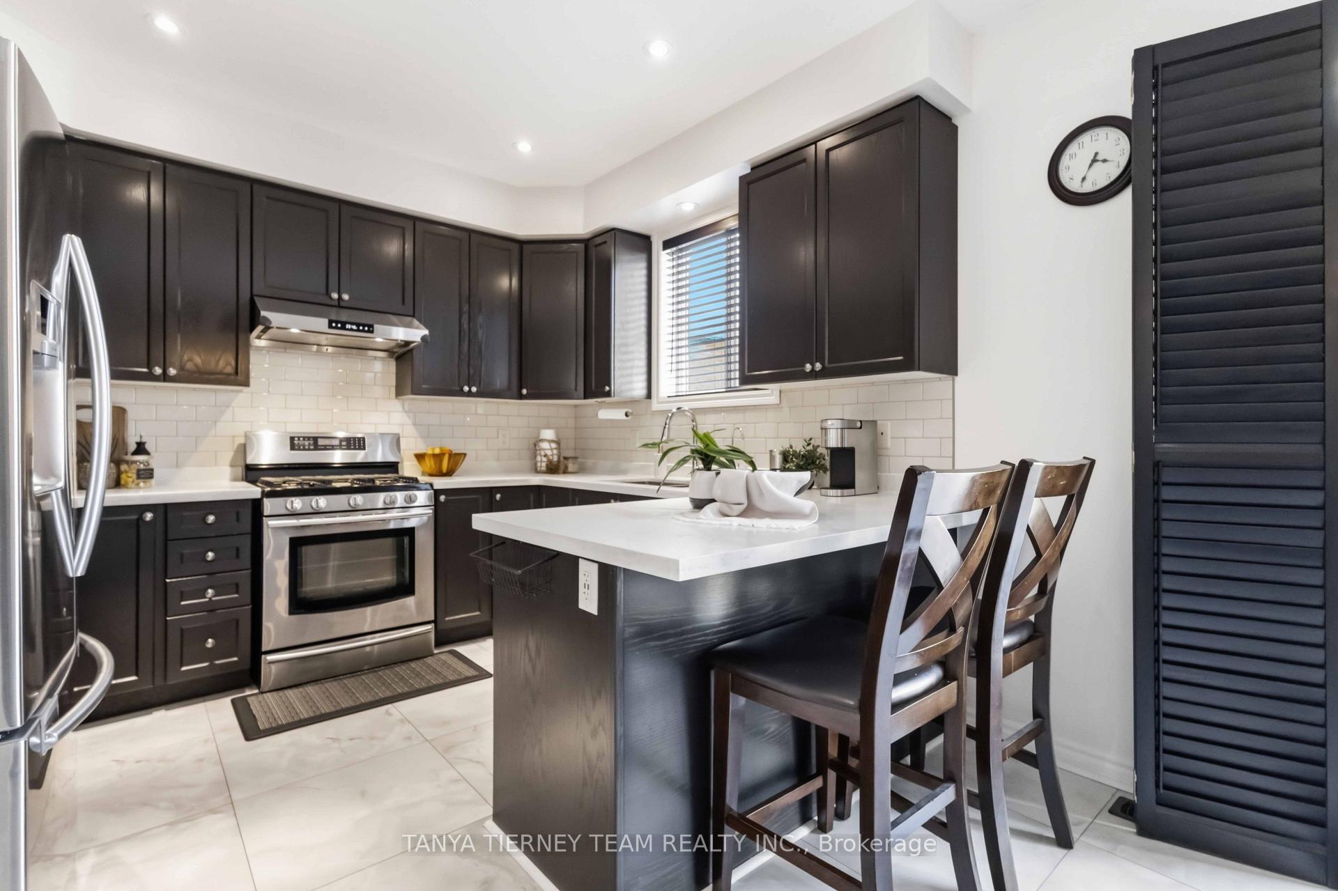 Photo 12 of 26 Chiswick Avenue, Whitby, Brooklin — HOMEH