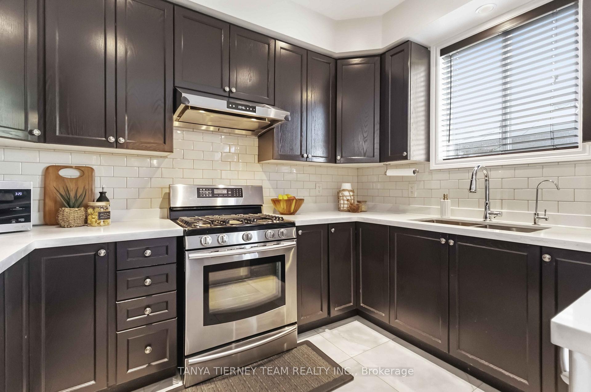 Photo 14 of 26 Chiswick Avenue, Whitby, Brooklin — HOMEH