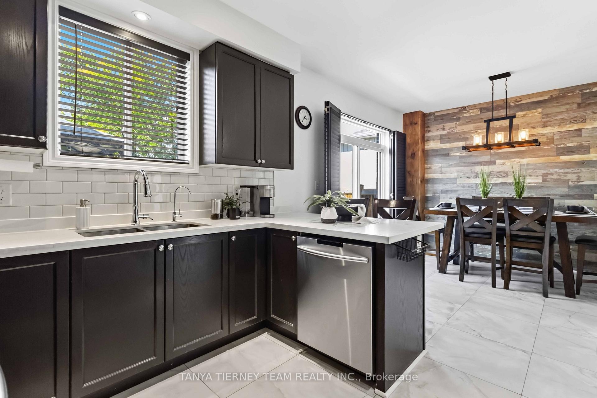 Photo 15 of 26 Chiswick Avenue, Whitby, Brooklin — HOMEH