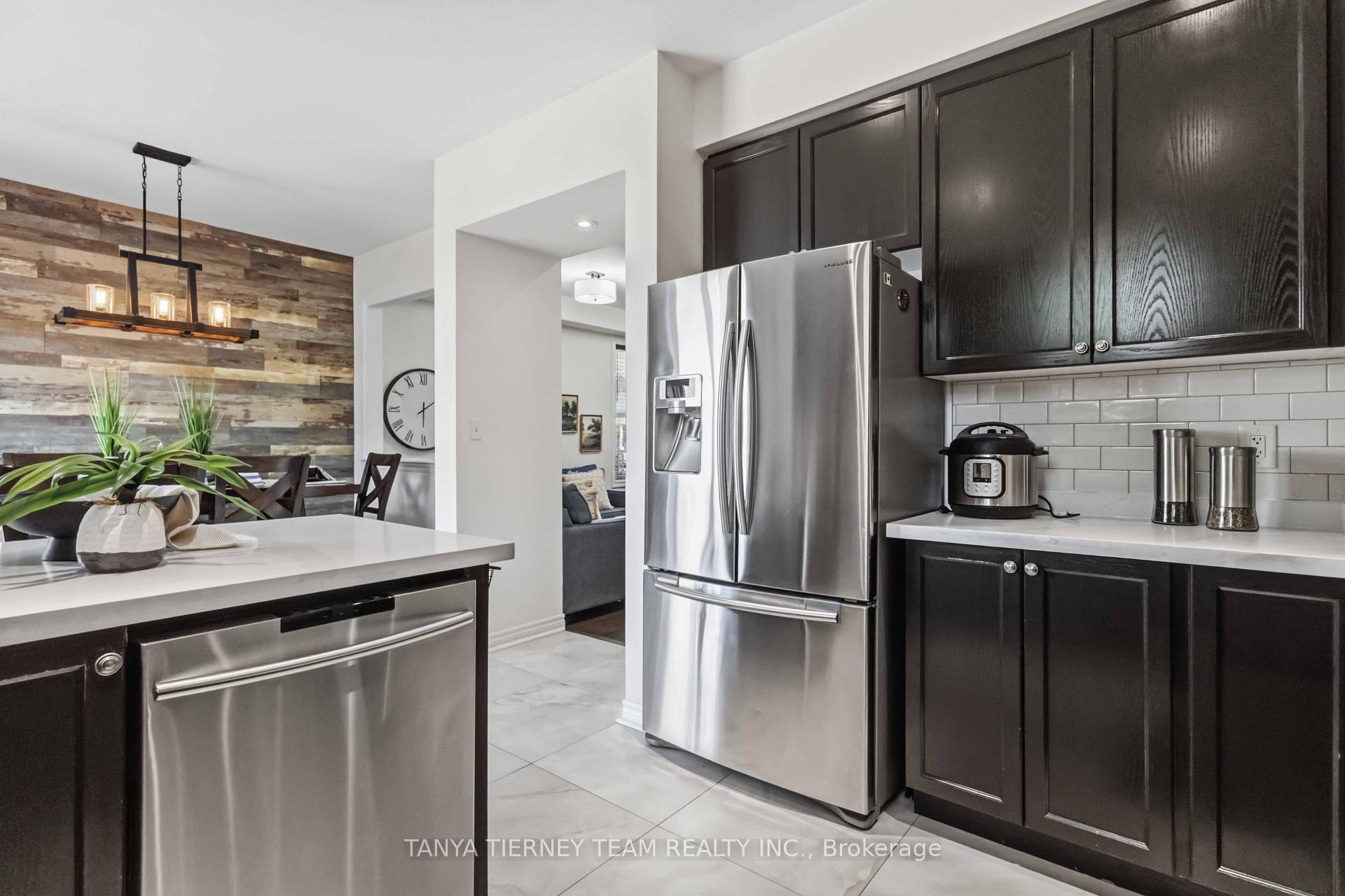 Photo 16 of 26 Chiswick Avenue, Whitby, Brooklin — HOMEH