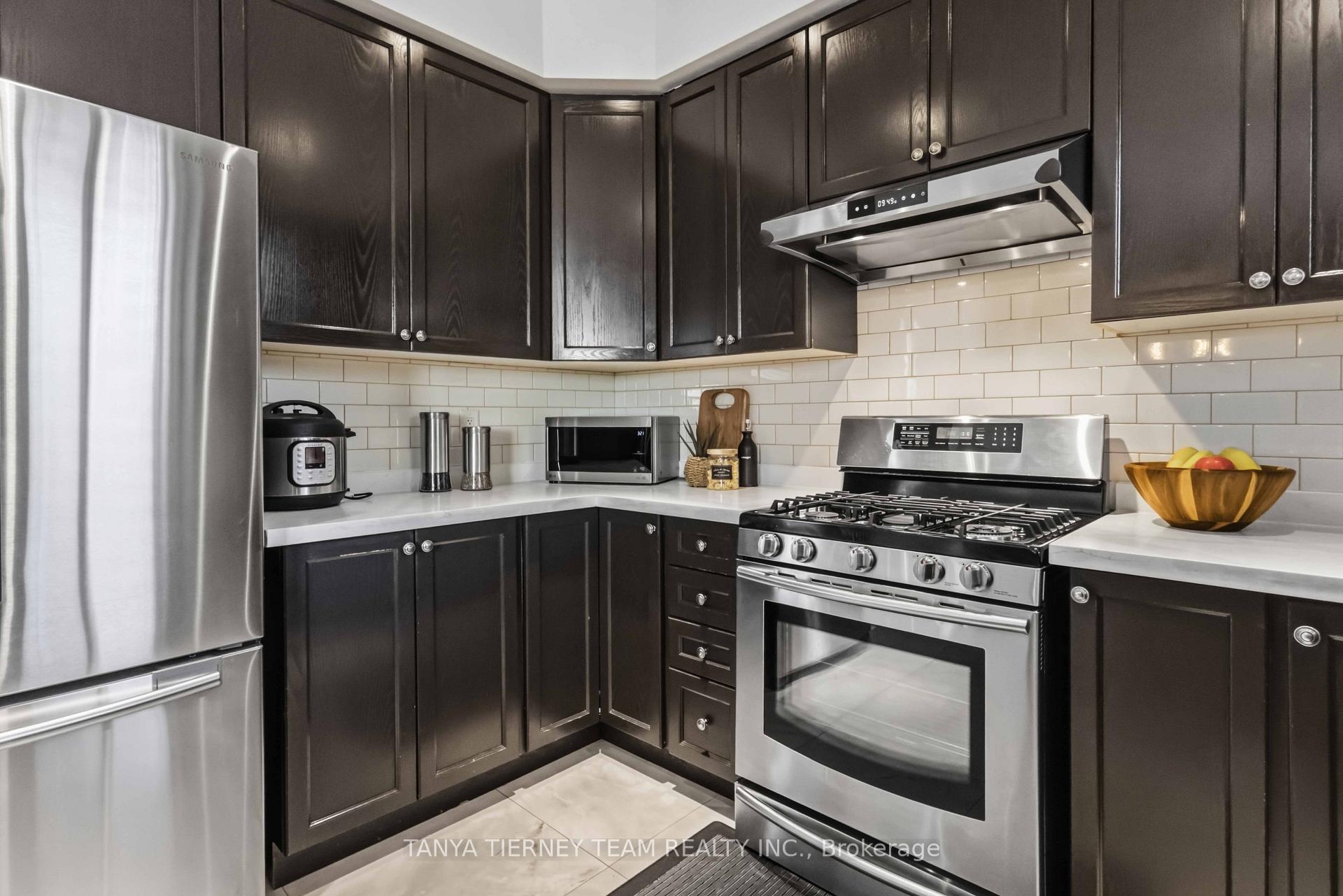 Photo 17 of 26 Chiswick Avenue, Whitby, Brooklin — HOMEH