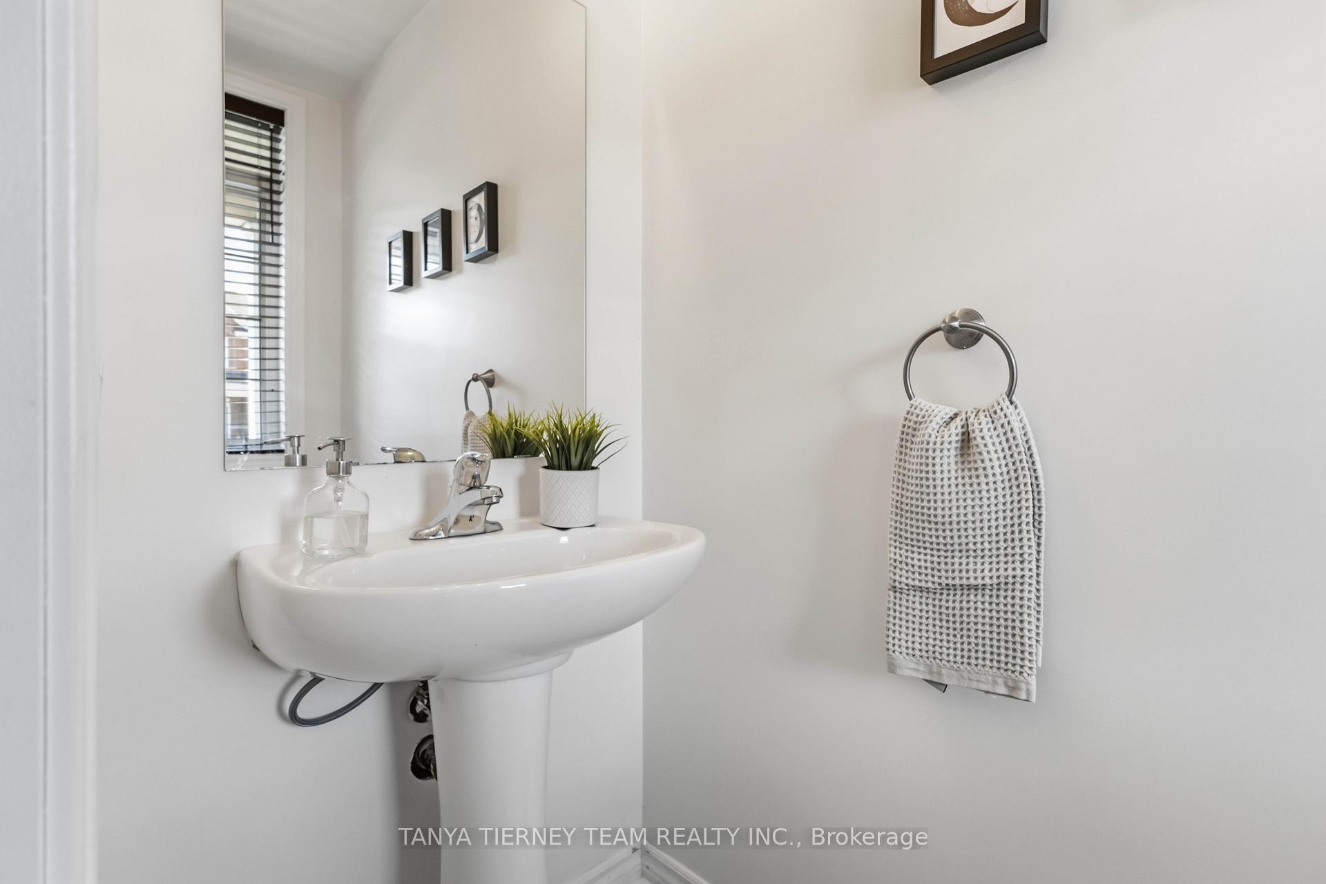 Photo 22 of 26 Chiswick Avenue, Whitby, Brooklin — HOMEH