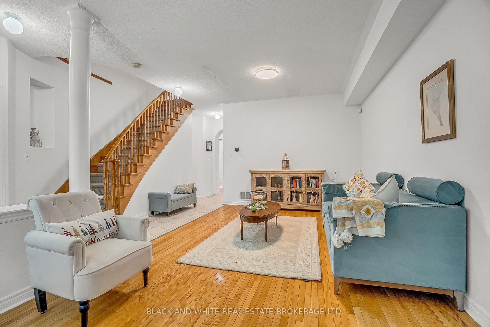 Photo 7 of 18 Daiseyfield Crescent, Vaughan, Vellore Village — HOMEH