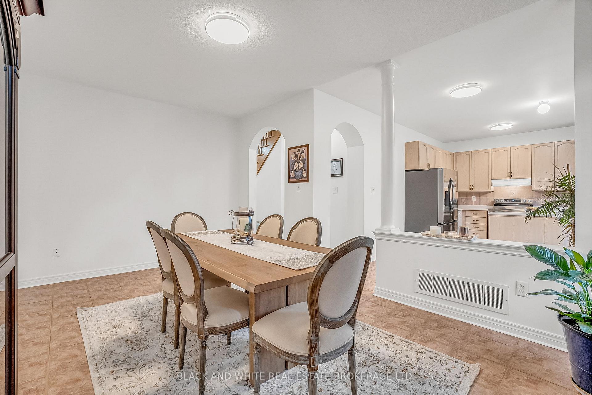 Photo 10 of 18 Daiseyfield Crescent, Vaughan, Vellore Village — HOMEH