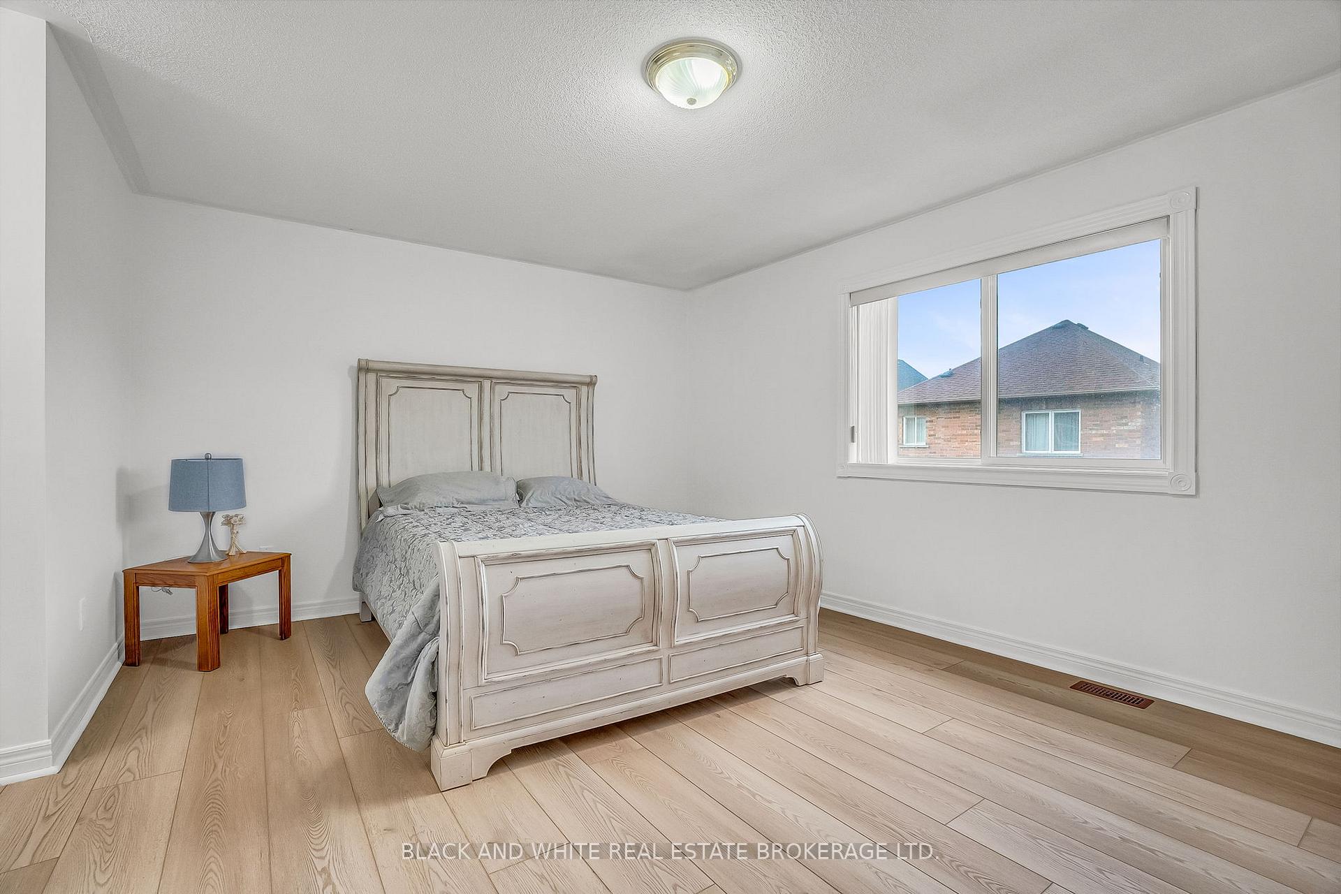 Photo 16 of 18 Daiseyfield Crescent, Vaughan, Vellore Village — HOMEH