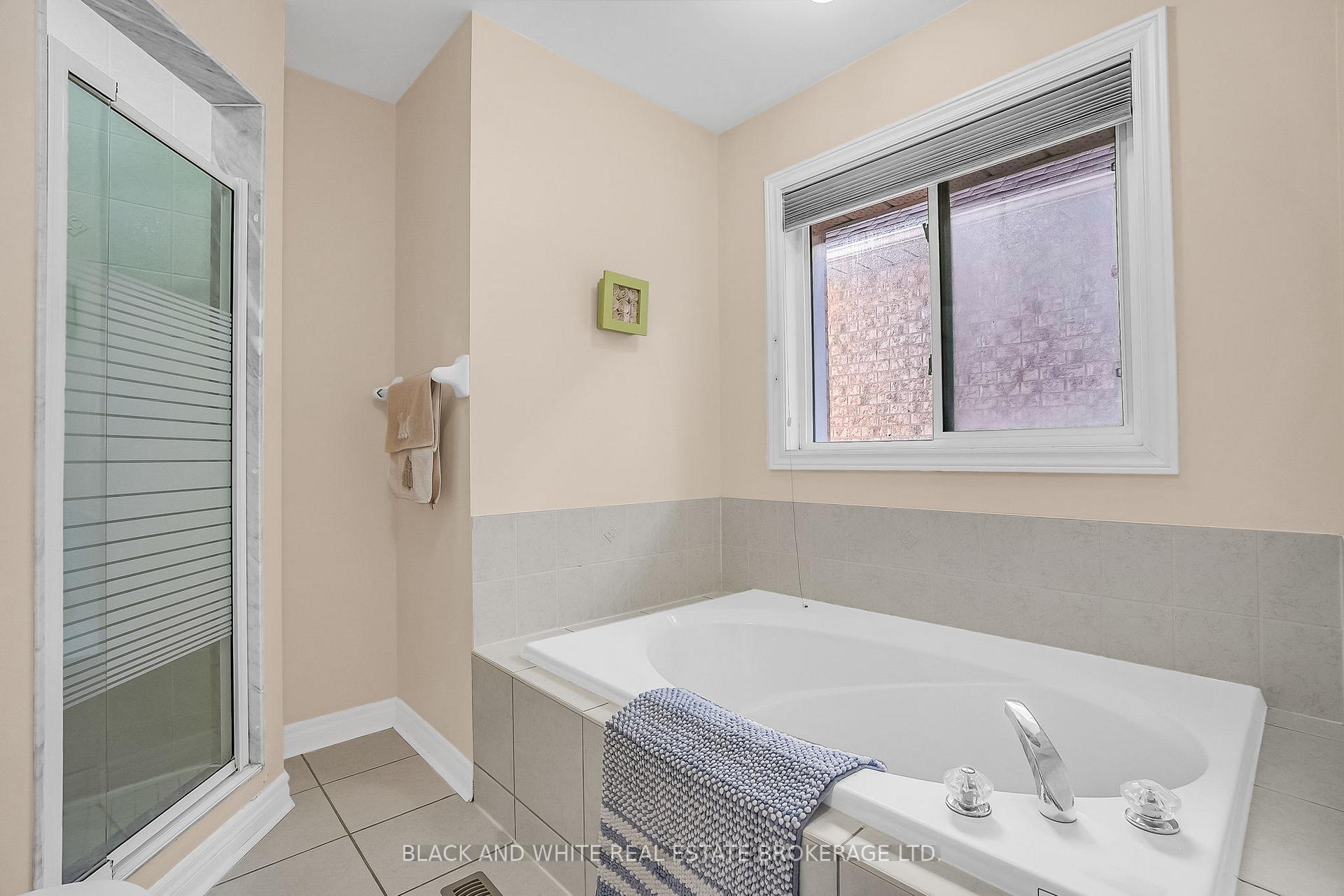 Photo 20 of 18 Daiseyfield Crescent, Vaughan, Vellore Village — HOMEH