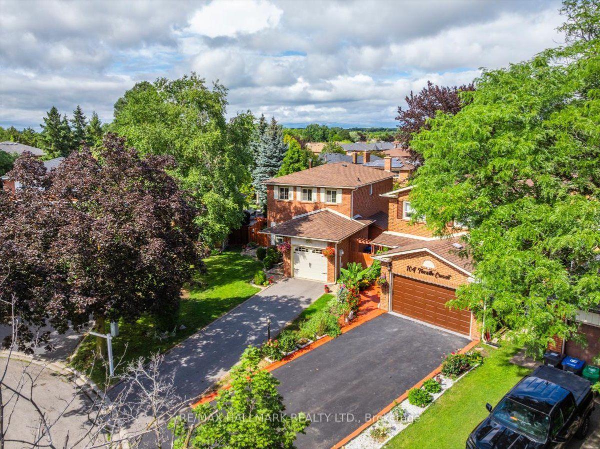 Photo 3 of 102 Trewartha Crescent, Brampton, Heart Lake West — HOMEH