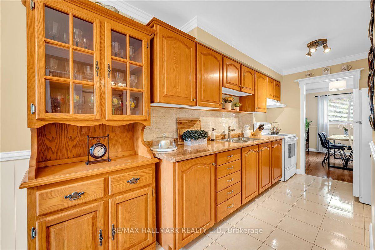 Photo 8 of 102 Trewartha Crescent, Brampton, Heart Lake West — HOMEH