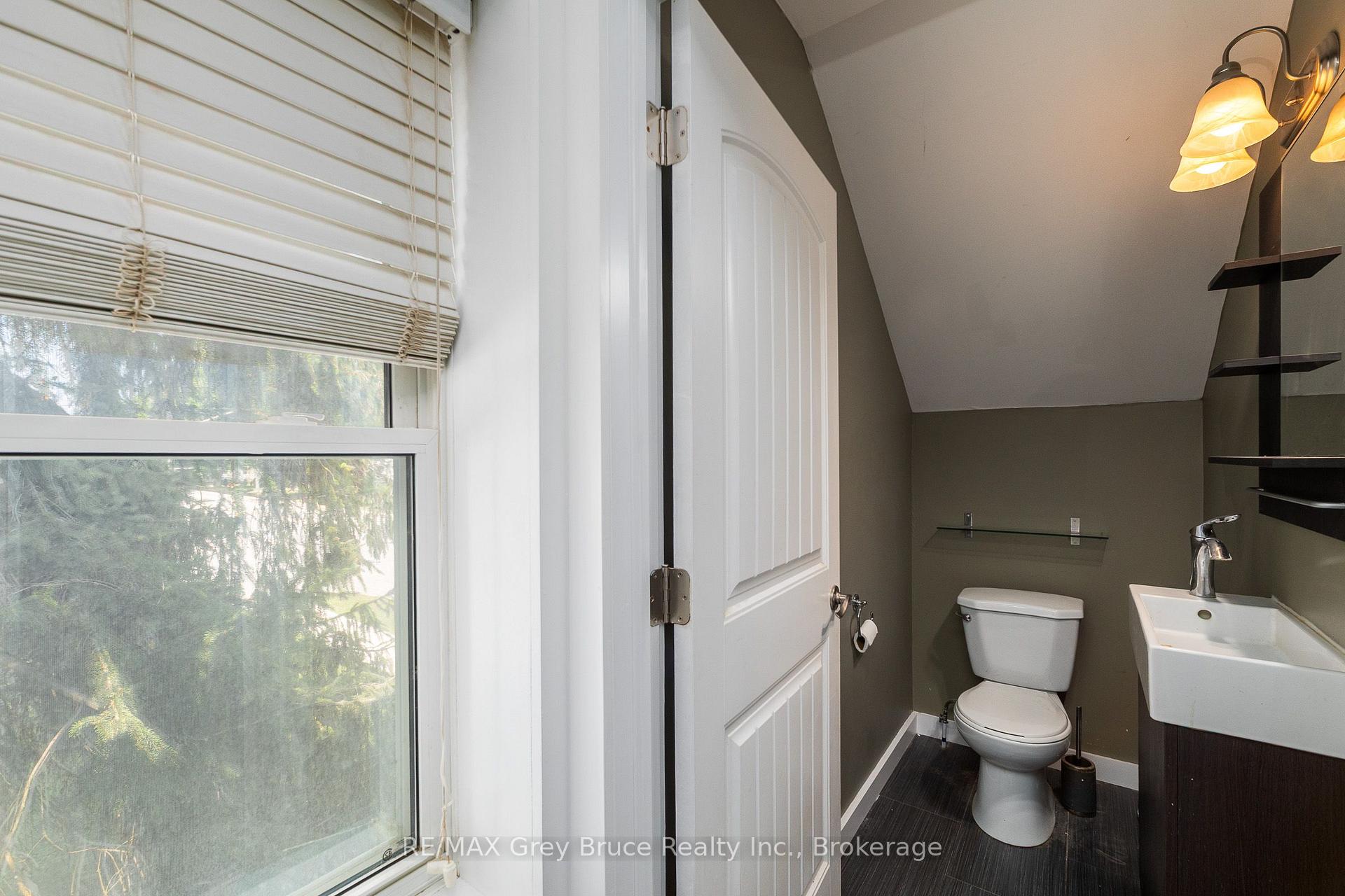 Photo 17 of 74 Yonge Street S, Arran-Elderslie — HOMEH